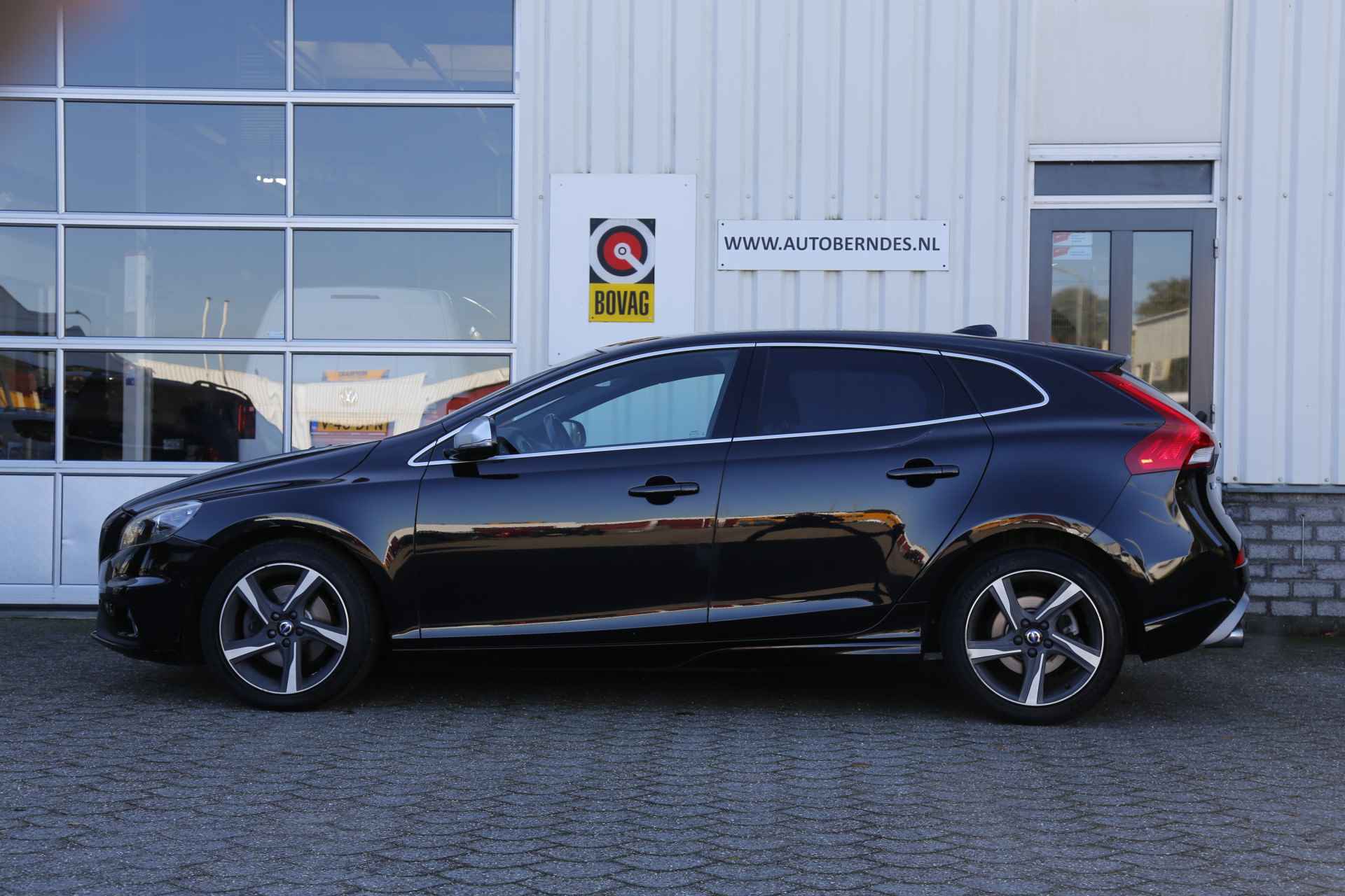 Volvo V40 1.6 T2 R-Design*NL-Auto*Perfect Onderh.*BTW*Afneemb. Trekhaak/Camera/Stoelverw./Cruise-Control/Climate-Control/Parkeersens.V+A/1 - 40/55