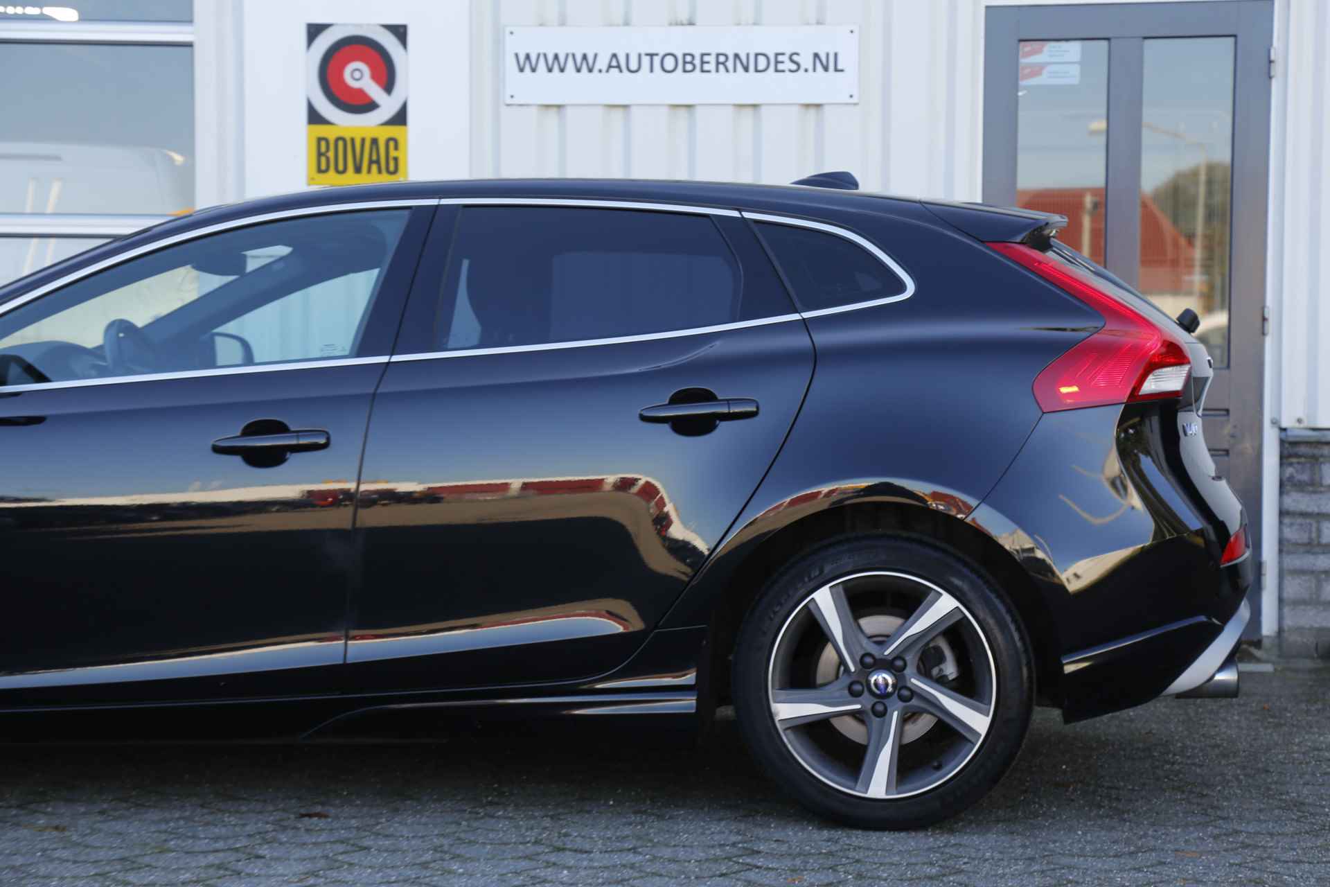 Volvo V40 1.6 T2 R-Design*NL-Auto*Perfect Onderh.*BTW*Afneemb. Trekhaak/Camera/Stoelverw./Cruise-Control/Climate-Control/Parkeersens.V+A/1 - 41/55