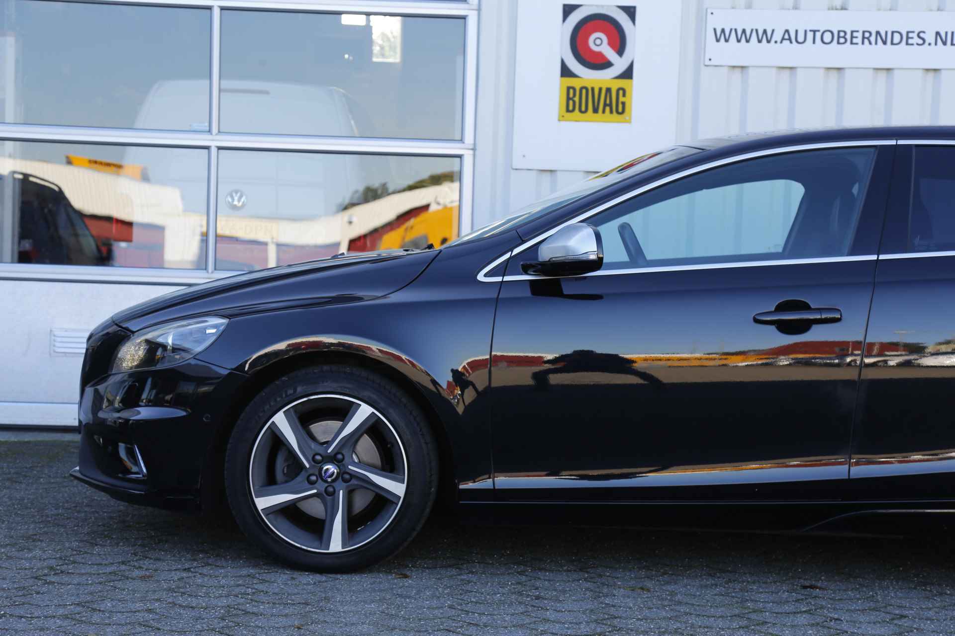 Volvo V40 1.6 T2 R-Design*NL-Auto*Perfect Onderh.*BTW*Afneemb. Trekhaak/Camera/Stoelverw./Cruise-Control/Climate-Control/Parkeersens.V+A/1 - 42/55