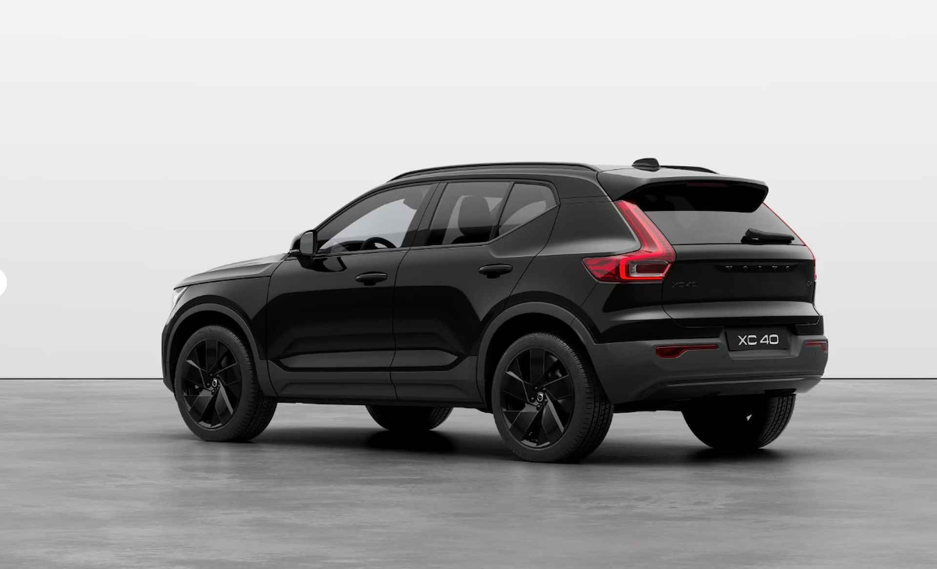 Volvo XC40 AUT7 197PK B4 Plus Black Edition, Adaptieve Cruise Control met Pilot Assist, Premium audio by Harman Kardon, Elektrisch bedienbaar panoramisch schuif/-kanteldak, Elektrisch bedienbare bestuurdersstoel met geheugen, 360 Parkeercamera, Park Assist voor + achter, Verwarmbare voorstoelen + stuurwiel, Adaptieve koplampen, 20'' Lichtmetalen wielen - 2/6