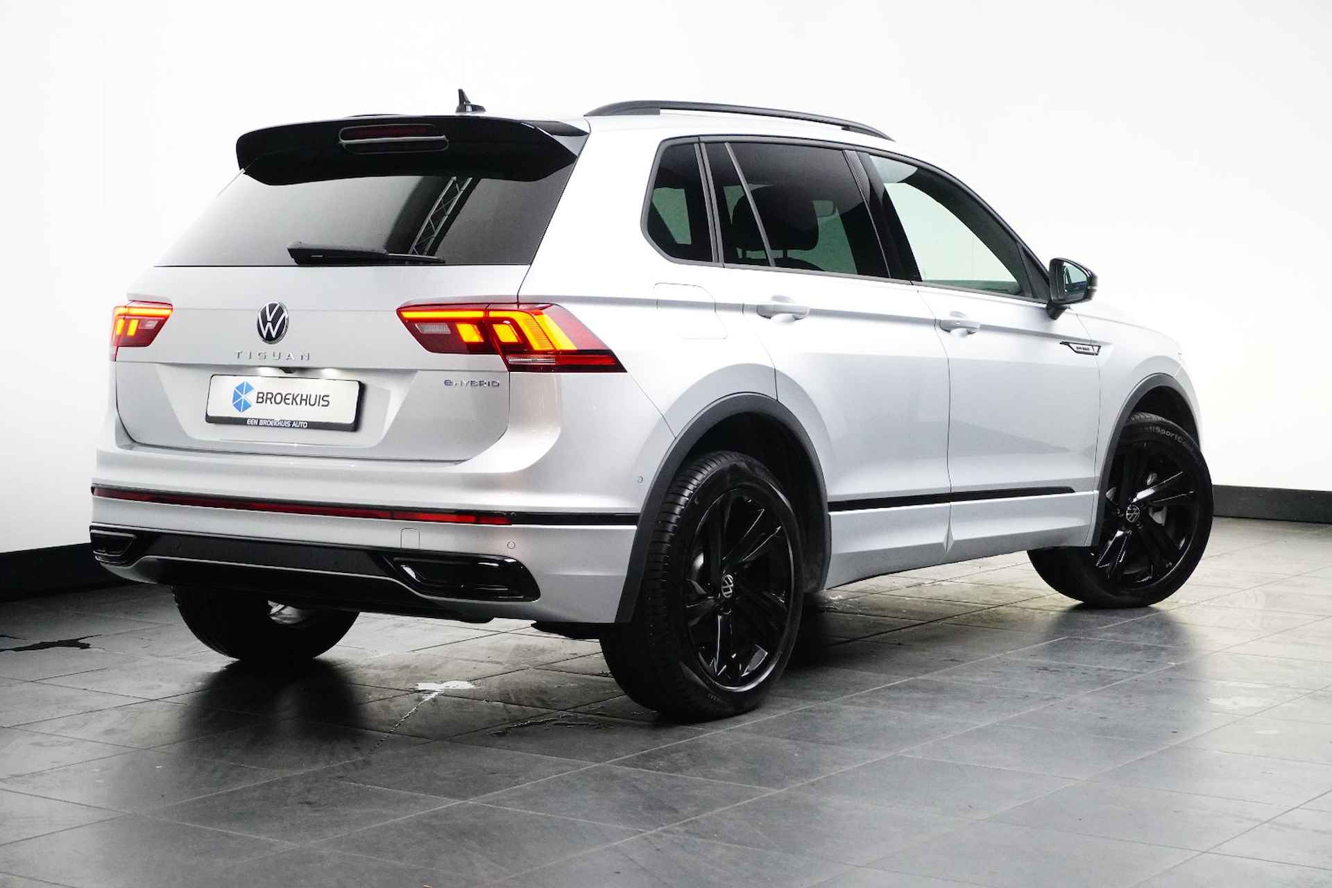 Volkswagen Tiguan 1.4 TSI 245 pk eHybrid R-Line Business | Elektrisch glazen panorama-dak | Achteruitrijcamera | Stoel\stuur verwarming | - 5/25