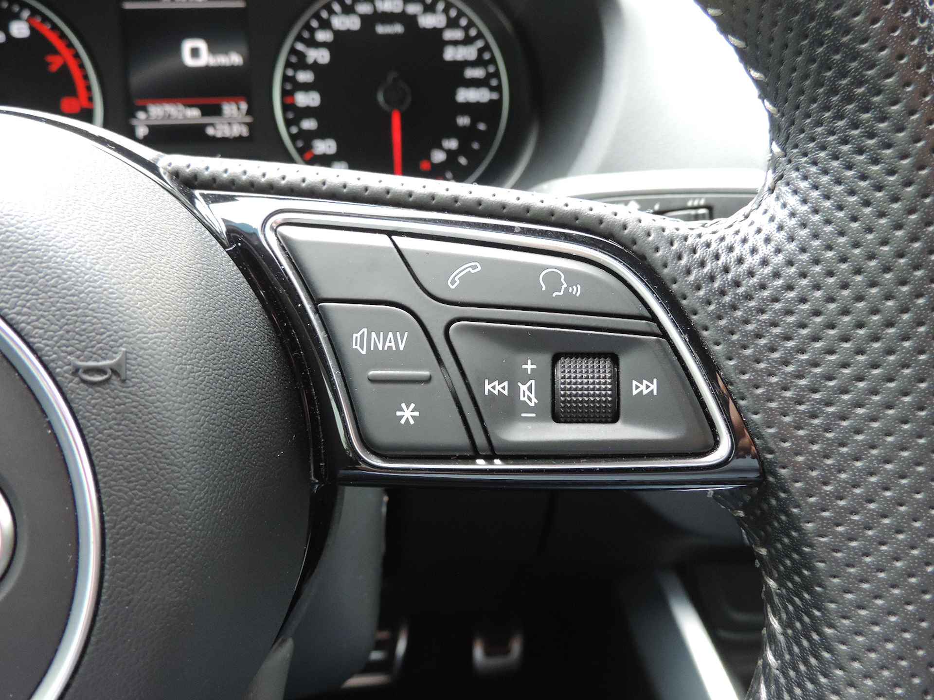 Audi Q2 35 TFSI CoD Sport S-Line S tronic - HUD | PDC v+a | LED | Elek. Klep | Nav | DAB | Stoelverw. - 26/52