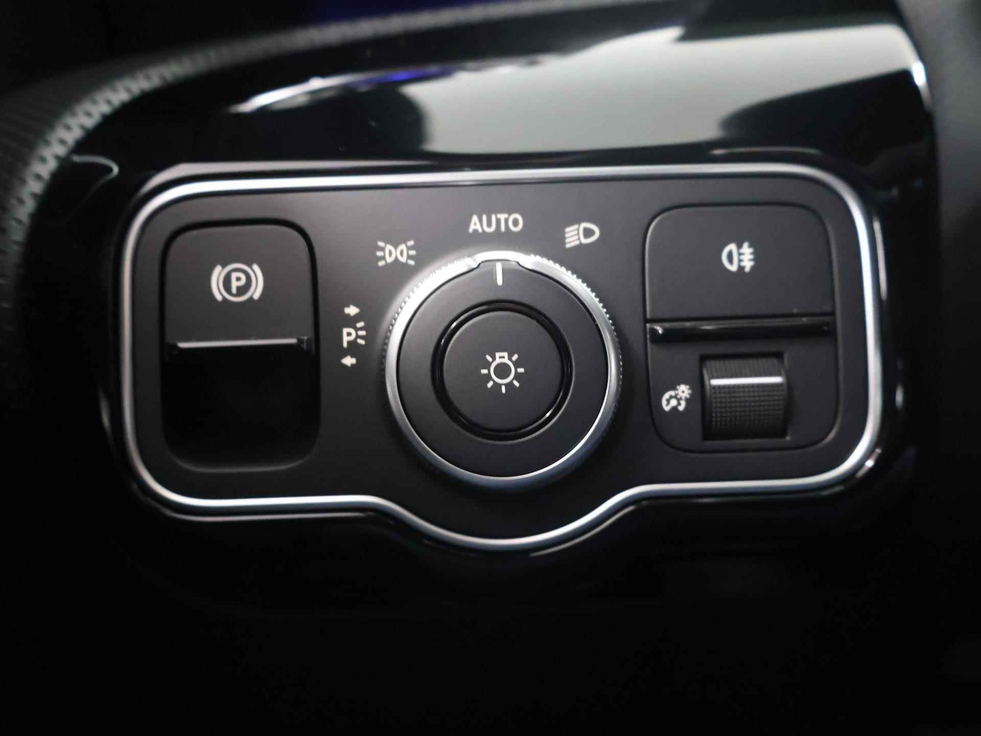 Mercedes-Benz A-Klasse 250 e AMG Line Night pakket | Pananorama-schuifdak | Sfeerverlichting | Achteruitrijcamera | Stoelverwarming | DAB+ Radio | High-performance LED - 33/44
