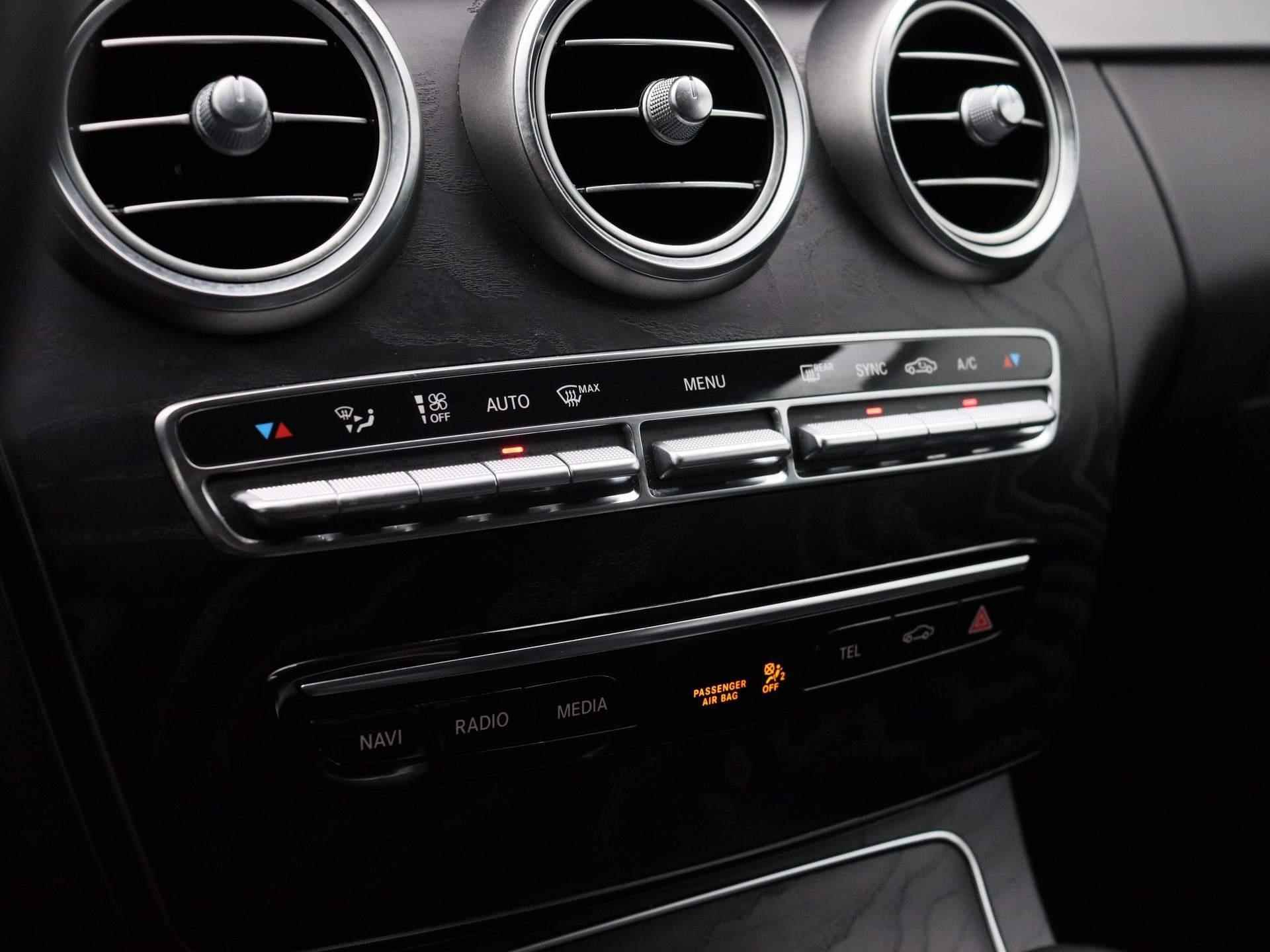 Mercedes-Benz C-klasse 200 d Business Solution | Leder | Navigatie | Achteruitrijcamera | Climate Control | LED | Stoelverwarming | Elektrische Verstelbare Voorstoelen | Elektrische Achterklep | - 21/44