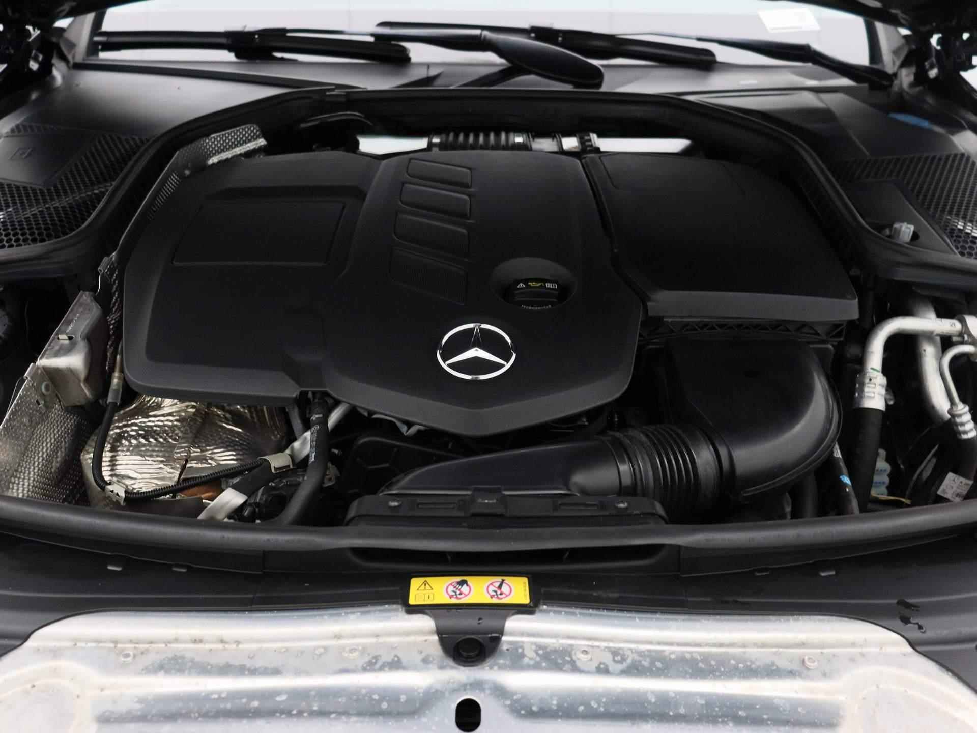 Mercedes-Benz C-klasse 200 d Business Solution | Leder | Navigatie | Achteruitrijcamera | Climate Control | LED | Stoelverwarming | Elektrische Verstelbare Voorstoelen | Elektrische Achterklep | - 42/44