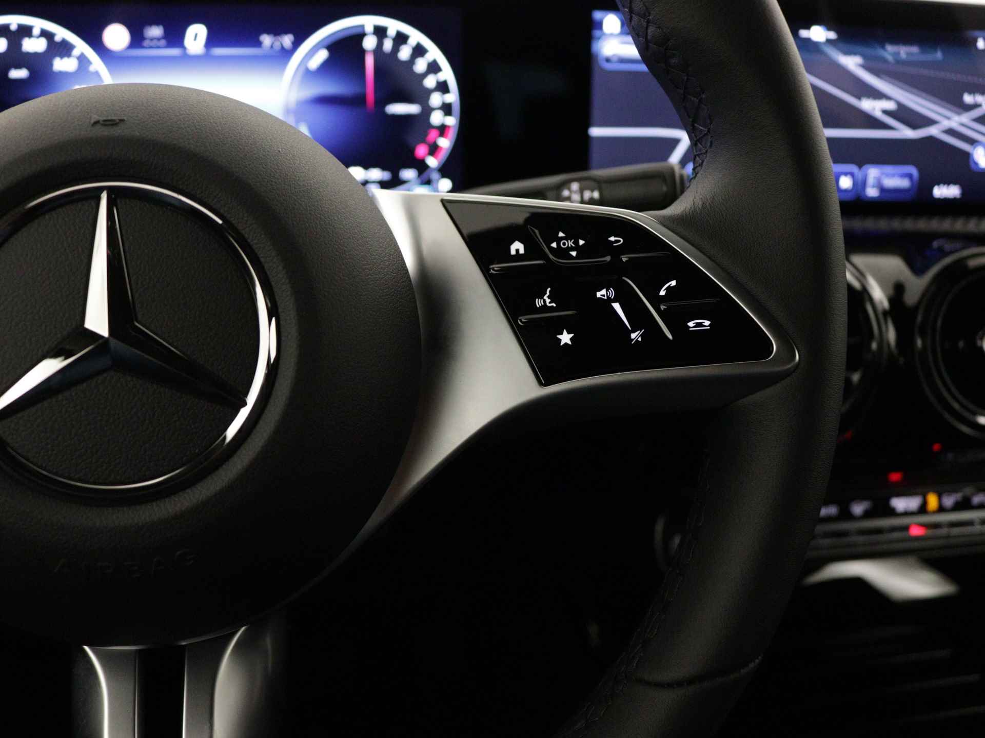 Mercedes-Benz A-Klasse 250 e Star Edition | Dodehoekassistent | 	Extra USB-poorten | Spiegelpakket | High-performance led-koplampen | Parkeerpakket met achteruitrijcamera | Verwarmde stoelen vooraan | - 20/37