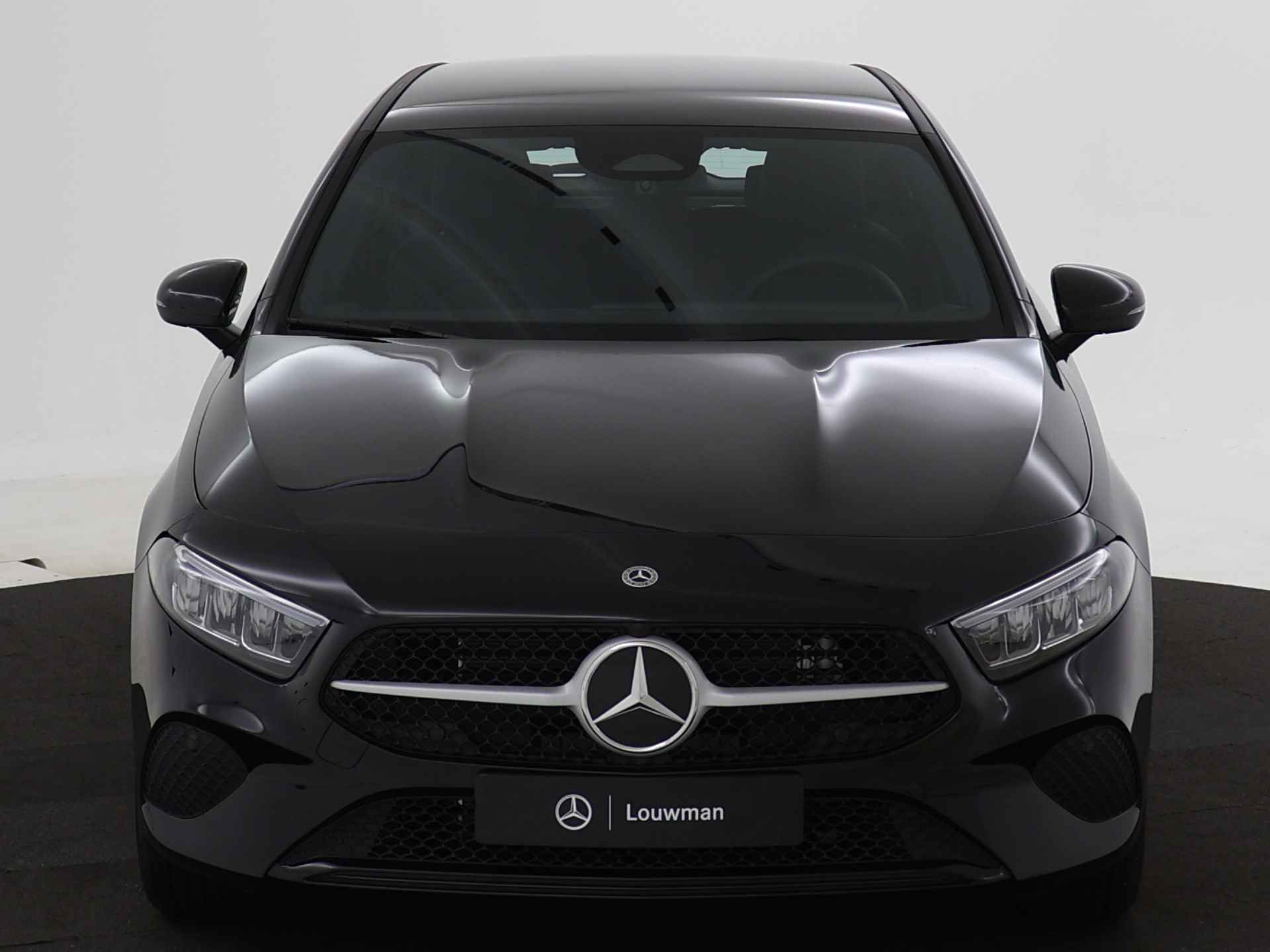 Mercedes-Benz A-Klasse 250 e Star Edition | Dodehoekassistent | 	Extra USB-poorten | Spiegelpakket | High-performance led-koplampen | Parkeerpakket met achteruitrijcamera | Verwarmde stoelen vooraan | - 23/37