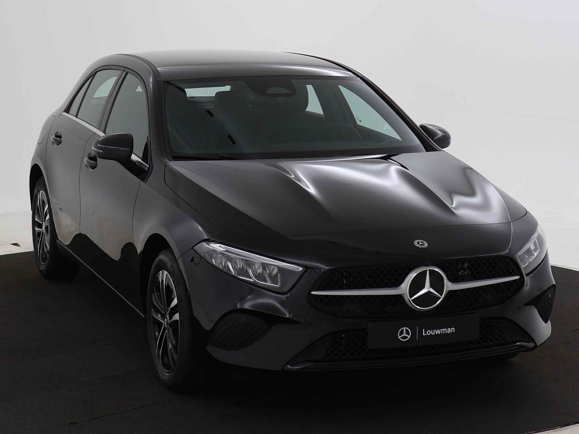 Mercedes-Benz A-Klasse 250 e Star Edition | Dodehoekassistent | 	Extra USB-poorten | Spiegelpakket | High-performance led-koplampen | Parkeerpakket met achteruitrijcamera | Verwarmde stoelen vooraan | - 24/37