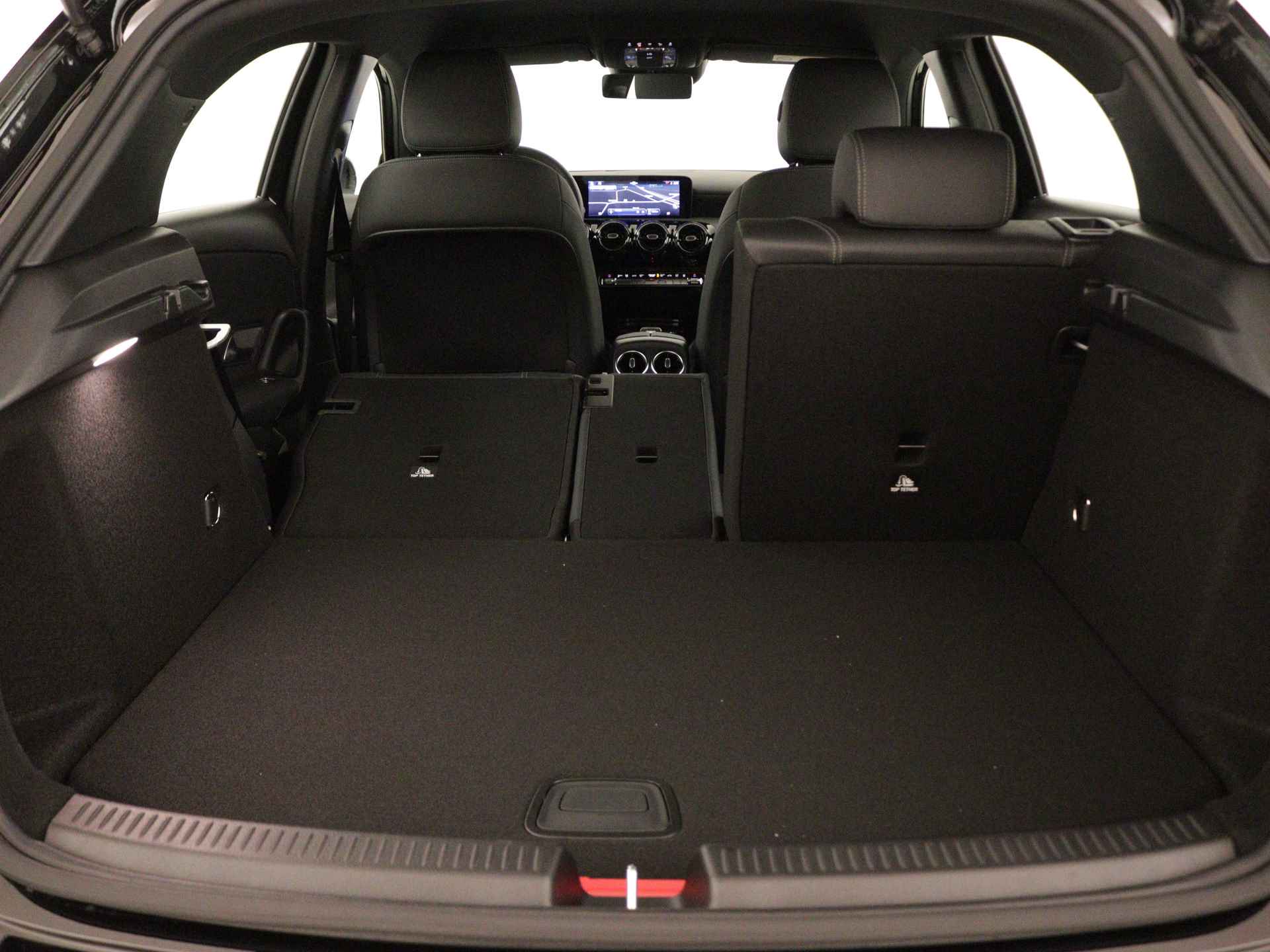 Mercedes-Benz A-Klasse 250 e Star Edition | Dodehoekassistent | 	Extra USB-poorten | Spiegelpakket | High-performance led-koplampen | Parkeerpakket met achteruitrijcamera | Verwarmde stoelen vooraan | - 35/37