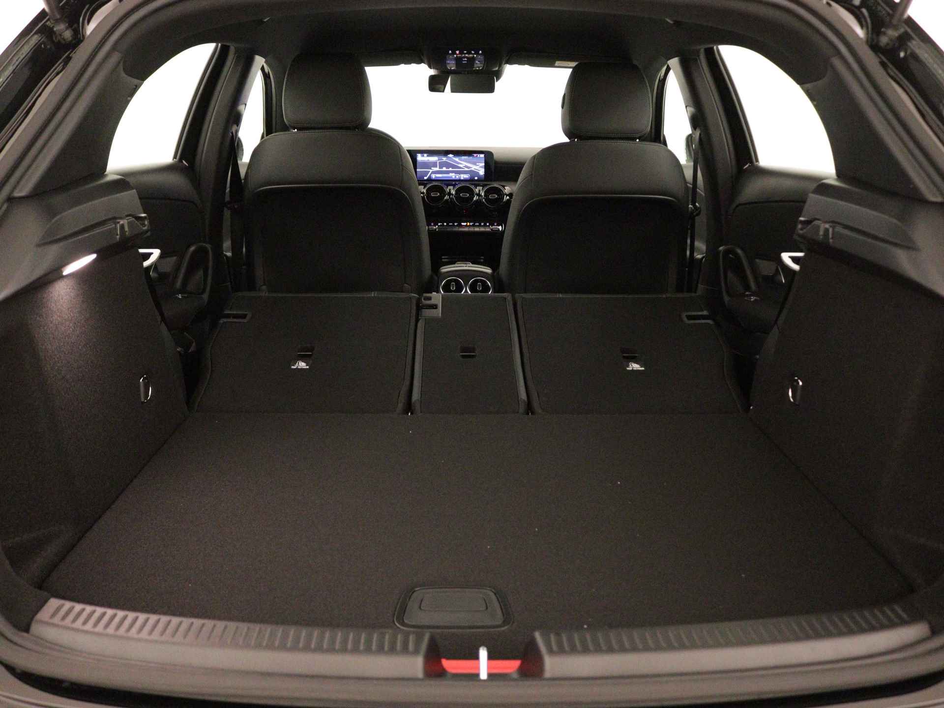 Mercedes-Benz A-Klasse 250 e Star Edition | Dodehoekassistent | 	Extra USB-poorten | Spiegelpakket | High-performance led-koplampen | Parkeerpakket met achteruitrijcamera | Verwarmde stoelen vooraan | - 36/37