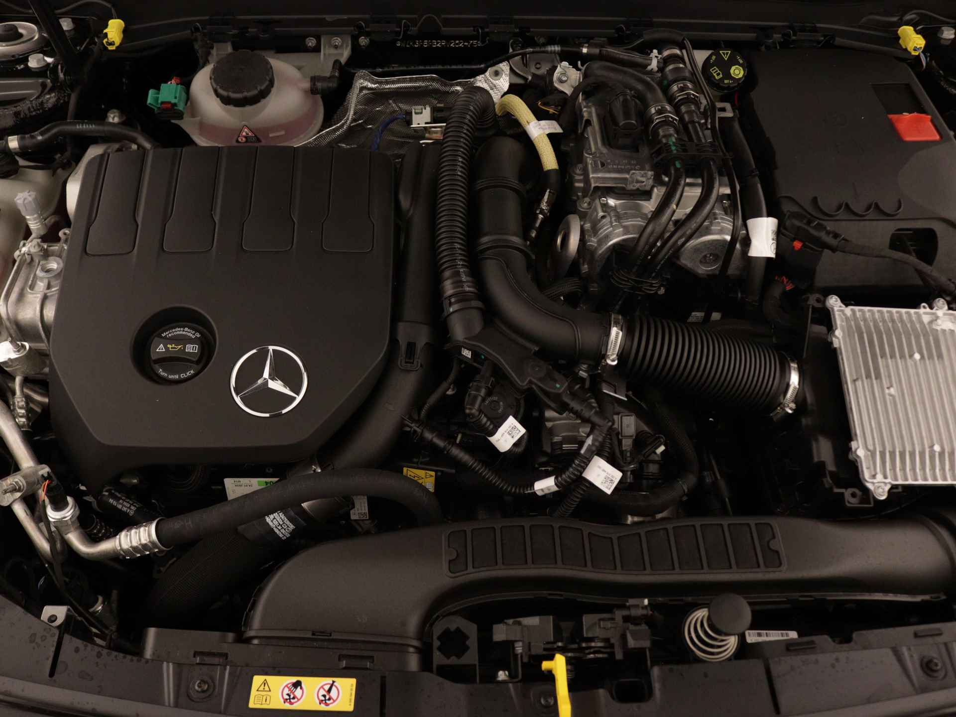 Mercedes-Benz A-Klasse 250 e Star Edition | Dodehoekassistent | 	Extra USB-poorten | Spiegelpakket | High-performance led-koplampen | Parkeerpakket met achteruitrijcamera | Verwarmde stoelen vooraan | - 37/37