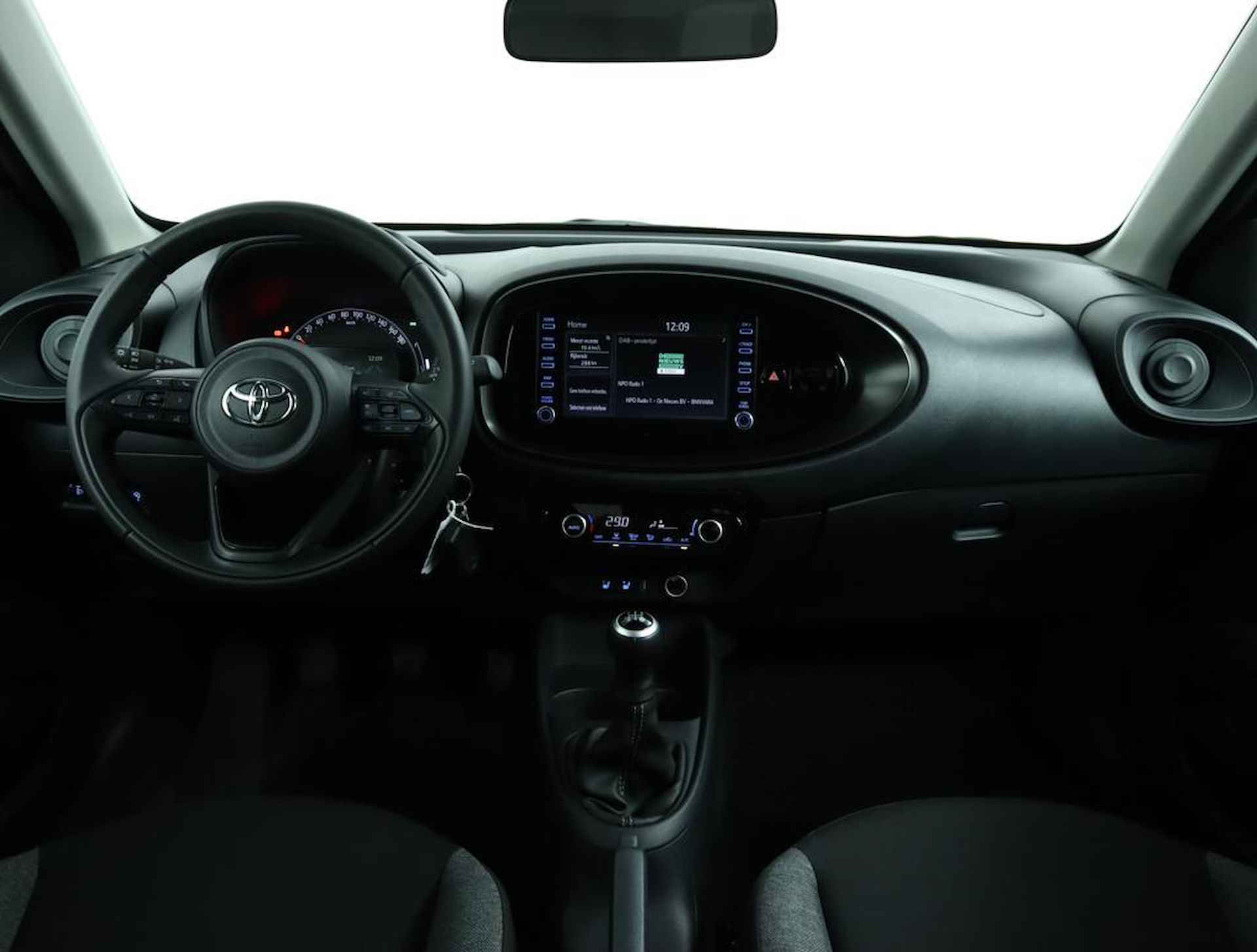 Toyota Aygo X 1.0 VVT-i MT first | Lm velgen | Adaptive Cruise Control | Achteruitrijcamera | Stoelverwarming | - 4/46