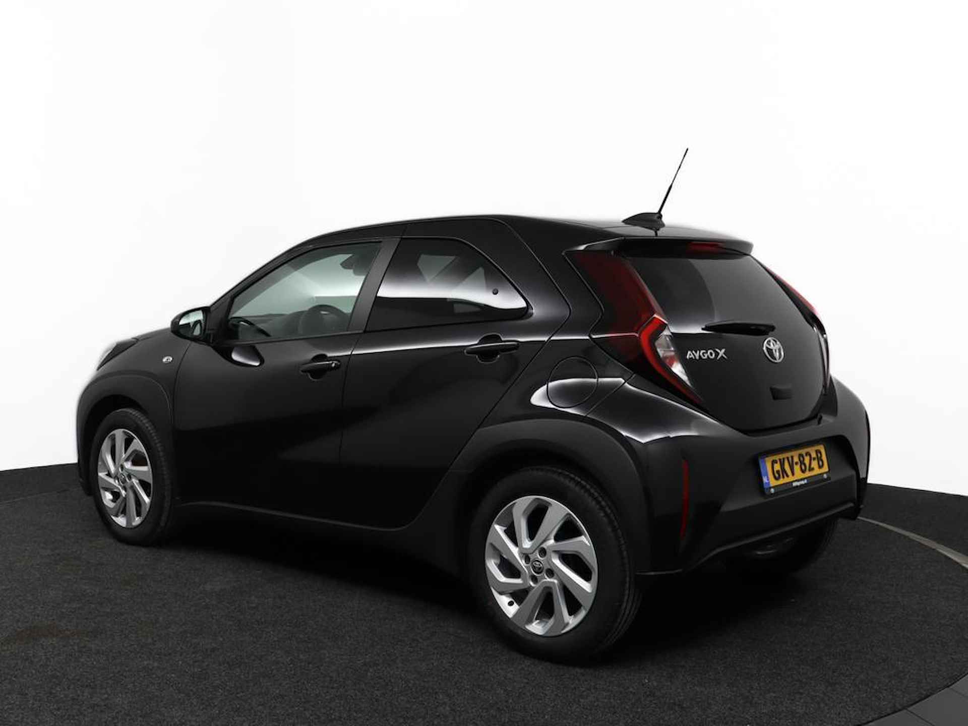 Toyota Aygo X 1.0 VVT-i MT first | Lm velgen | Adaptive Cruise Control | Achteruitrijcamera | Stoelverwarming | - 12/46