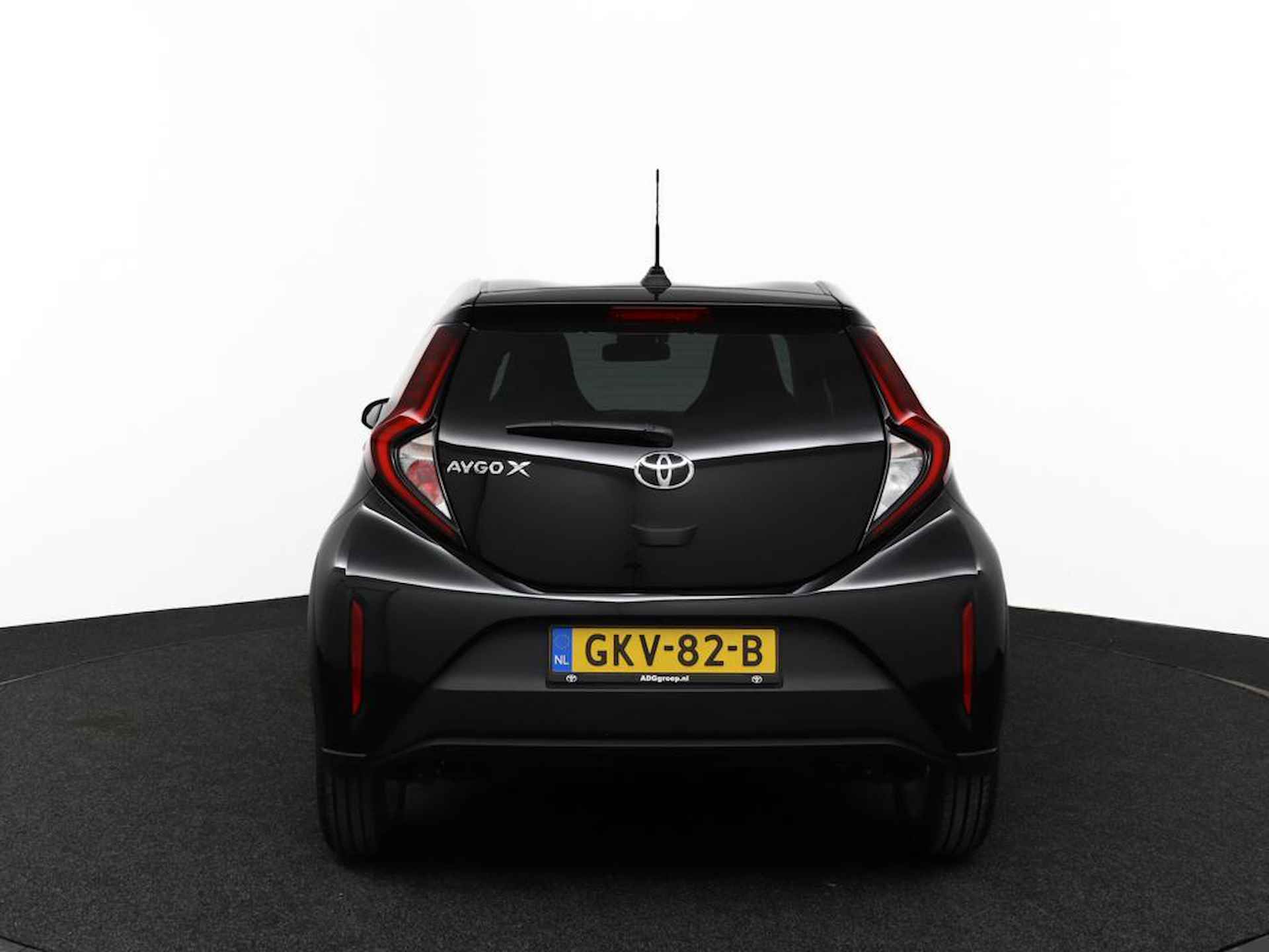 Toyota Aygo X 1.0 VVT-i MT first | Lm velgen | Adaptive Cruise Control | Achteruitrijcamera | Stoelverwarming | - 45/46