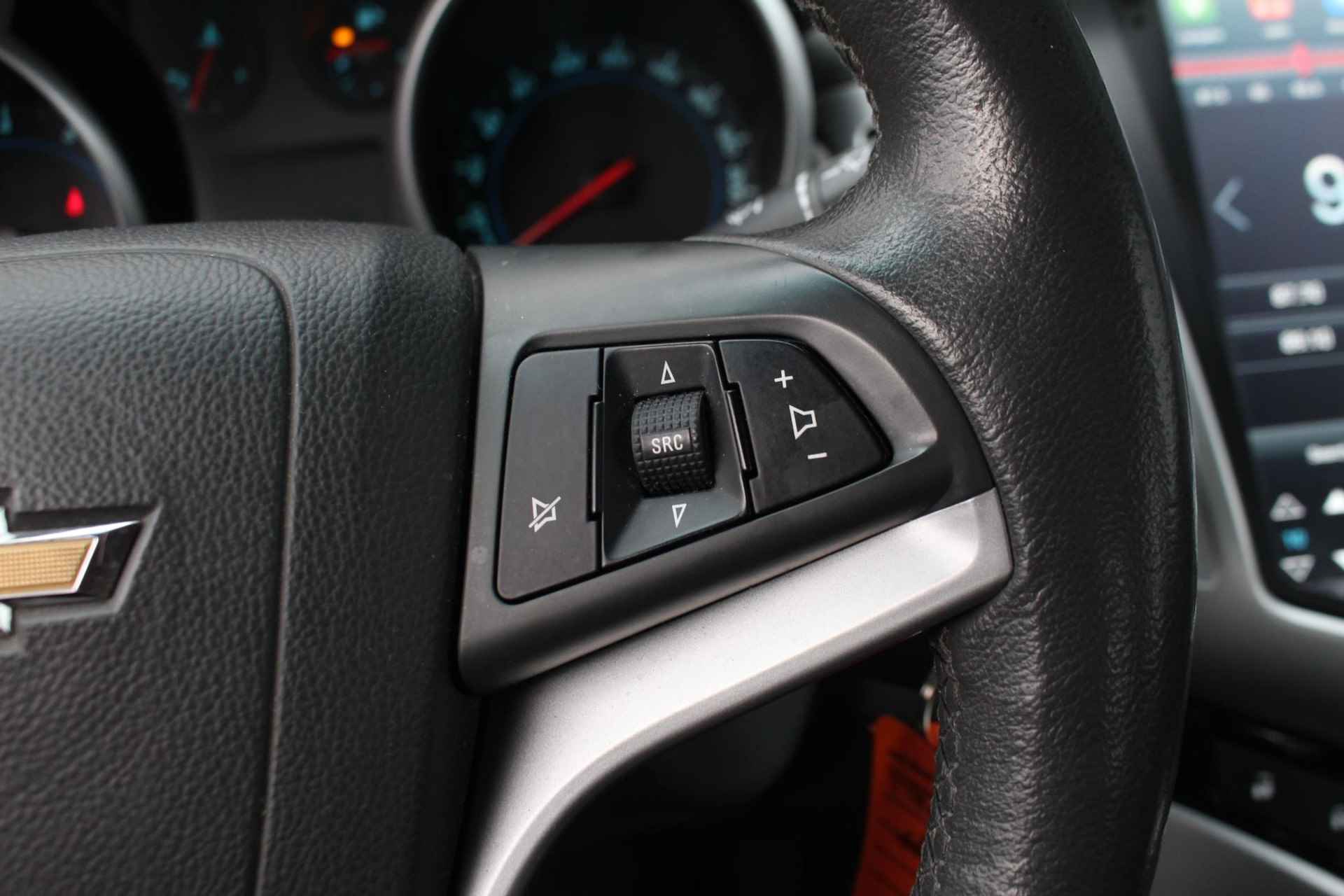 Chevrolet Cruze 1.8 LTZ 140pk | Automaat | Airco | Navigatie | Cruise Control | Parkeersensoren achter | LMV 17'' - 25/31