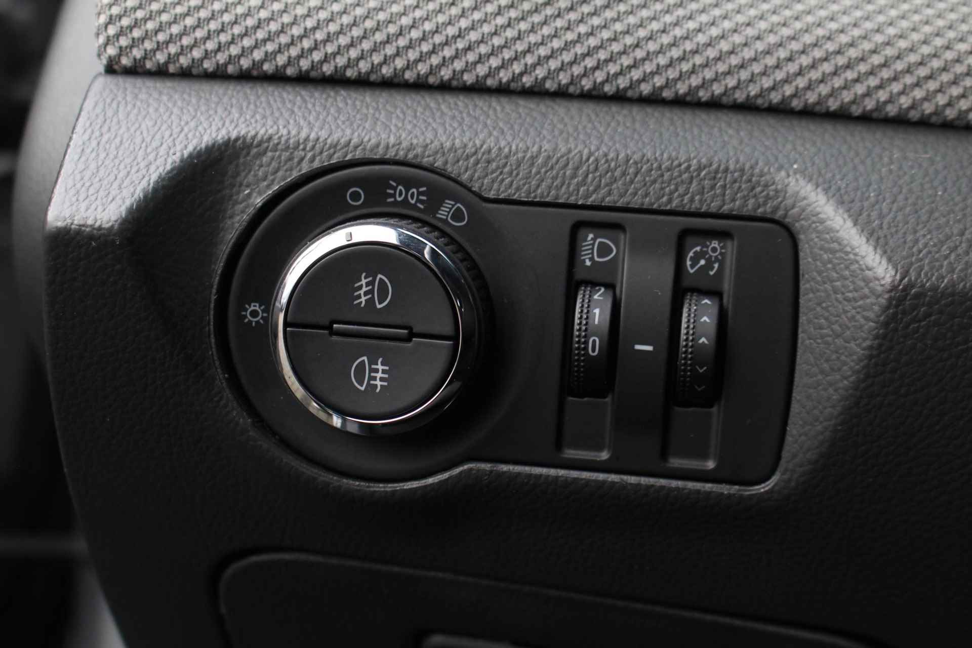 Chevrolet Cruze 1.8 LTZ 140pk | Automaat | Airco | Navigatie | Cruise Control | Parkeersensoren achter | LMV 17'' - 29/31