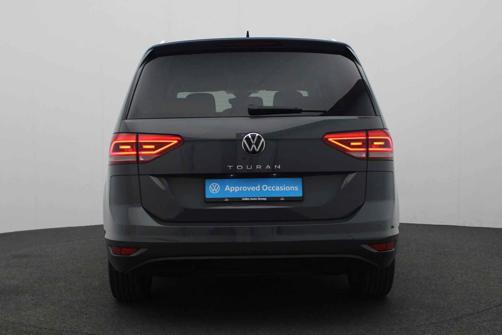 Volkswagen Touran 7 pers. 1.5 TSI 150PK DSG Highline | Navi | Stoelverwarming | Parkeersensoren voor/achter | Apple Carplay / Android Auto | ACC | Keyless - 16/37