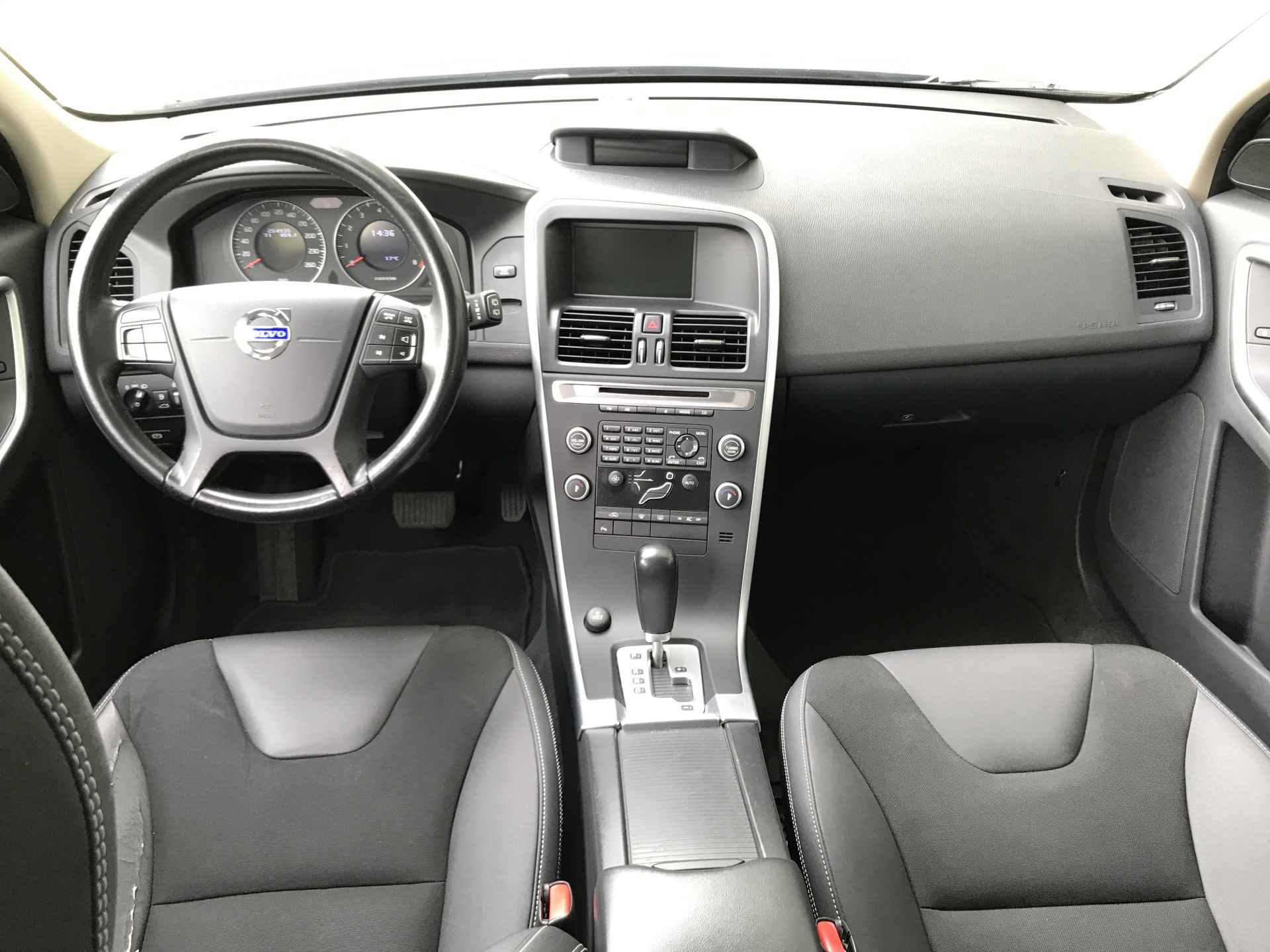 Volvo XC60 2.0T Professional Line Automaat | Rijklaar incl garantie | Parkeersensoren voor Navigatie Donker glas - 7/12