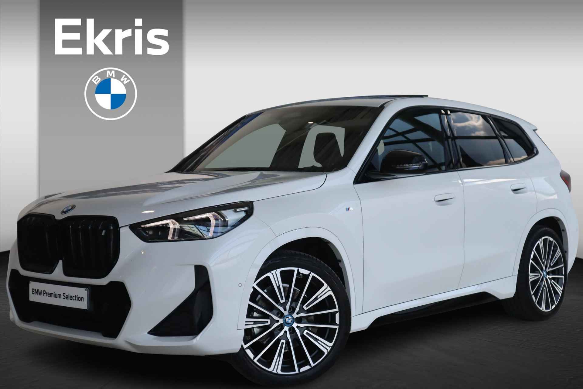 BMW iX1 xDrive30 M Sportpakket | Premium Pack | Travel Pack - 1/32