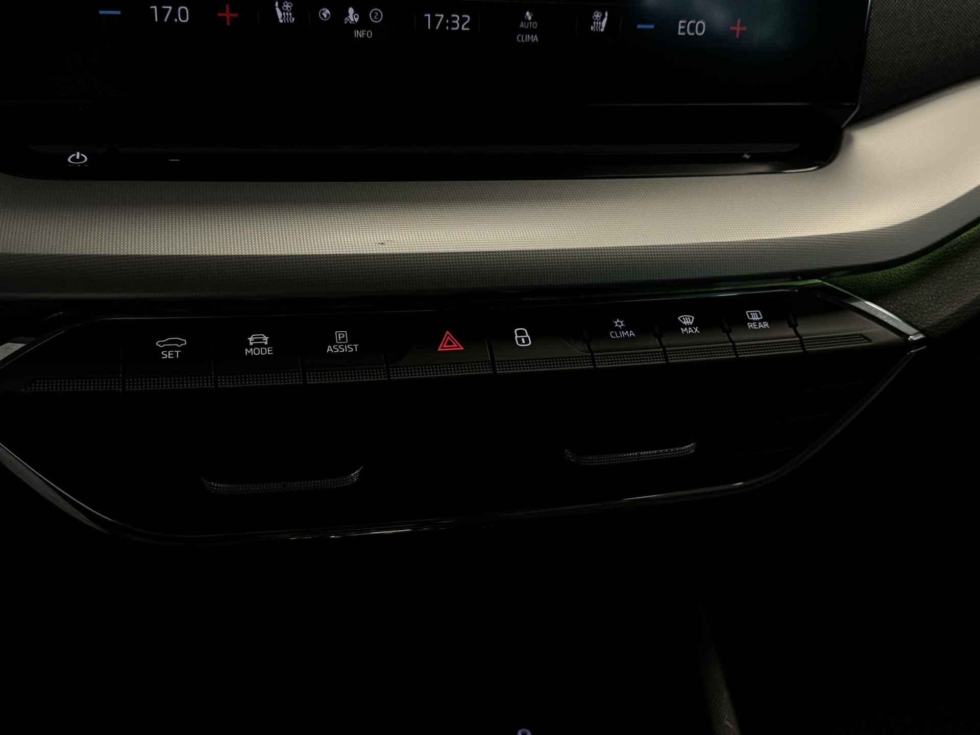 Škoda Octavia Combi 1.4 TSI iV HeadUp/MemoryStoelen/CrystalLight - 38/40