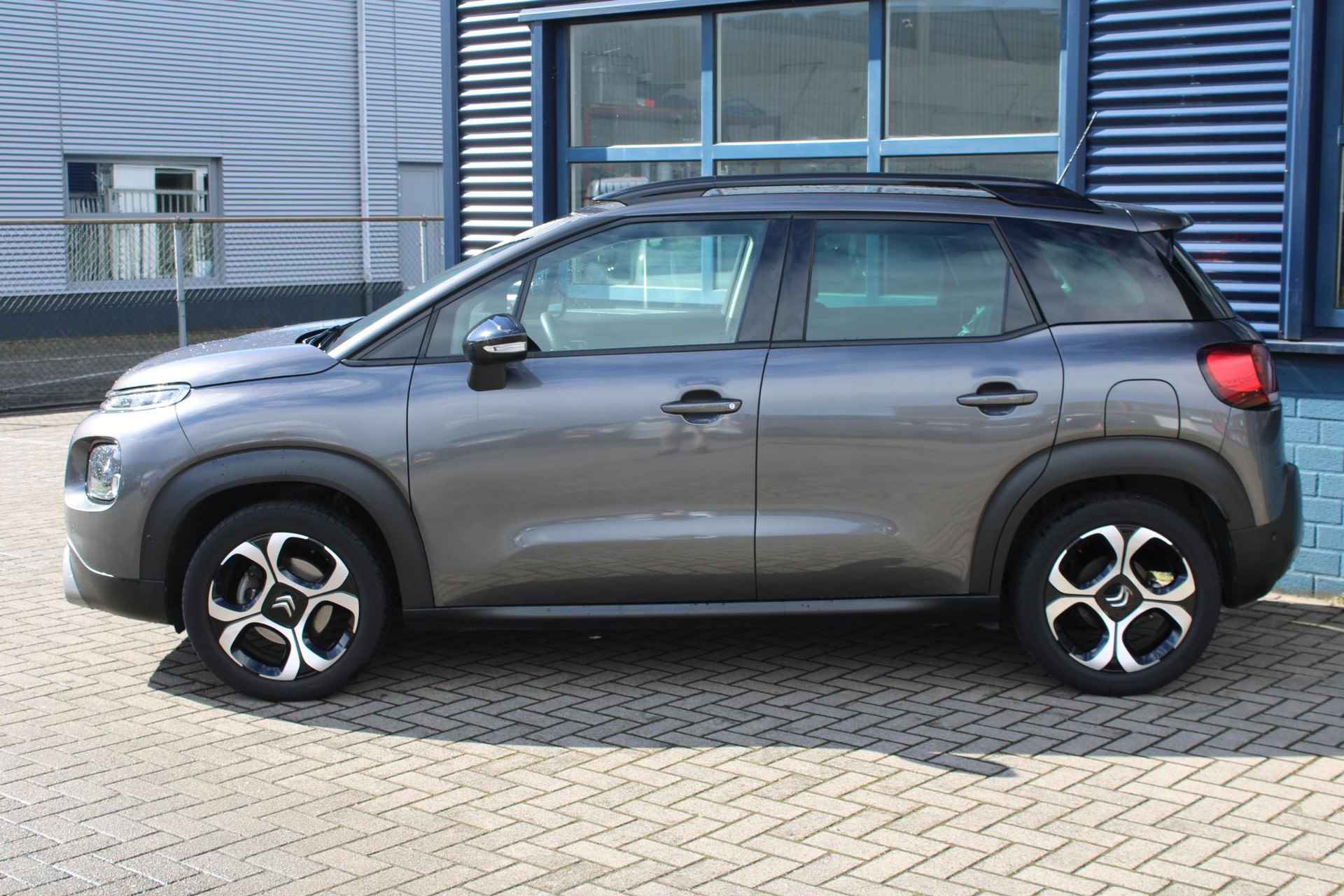 Citroen C3 Aircross 1.2 PureTech S&S Shine Achteruitrij camera, parkeer sensoren V+A, navigatie , hifi , hoge zit - 2/31