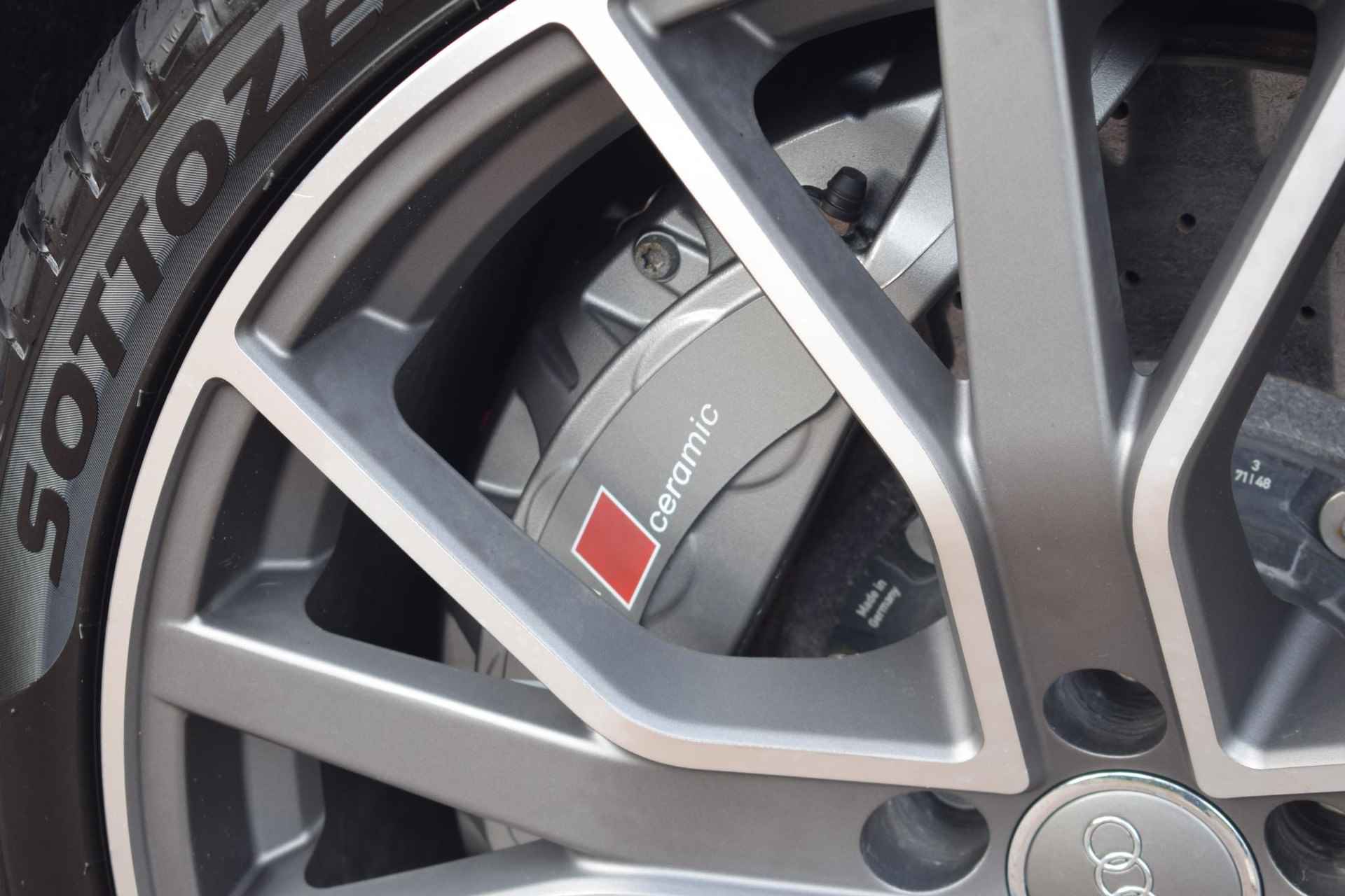 Audi RS6 Avant 4.0 TFSI RS 6 quattro perfomance / Milltek / Dealer onderhouden / 2 sets wielen - 60/104