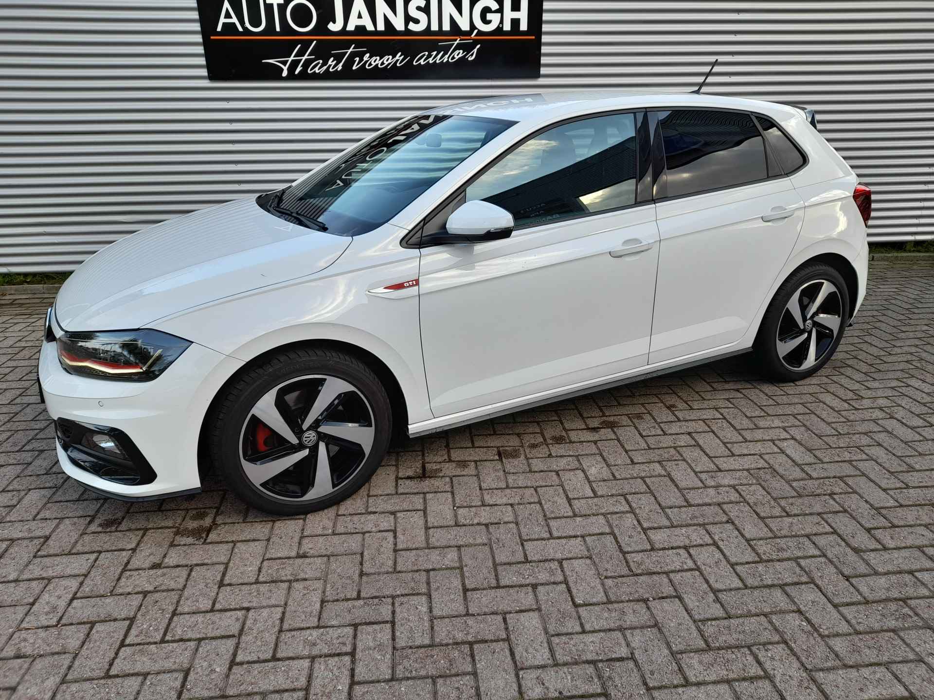 Volkswagen Polo 2.0 TSI GTI Automaat | Clima | Cruise | Navigatie | LM Velgen | Privacy glas | RIJKLAARPRIJS INCL 12 MAANDEN GARANTIE EN BEURT - 1/36