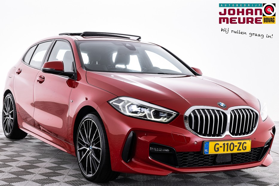 BMW 1 Serie 118 i High Executive Edition M-Sport | PANORAMADAK | LEDER -LET OP KONINGSDAG GESLOTEN!- bij viaBOVAG.nl