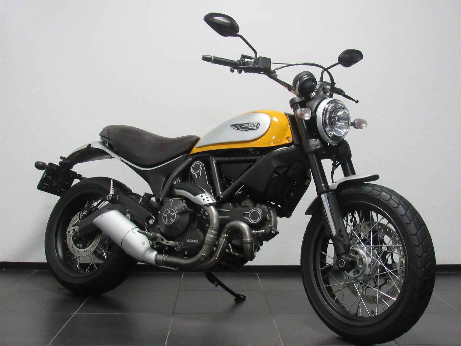 Ducati SCRAMBLER CLASSIC - 2016 - 2/13