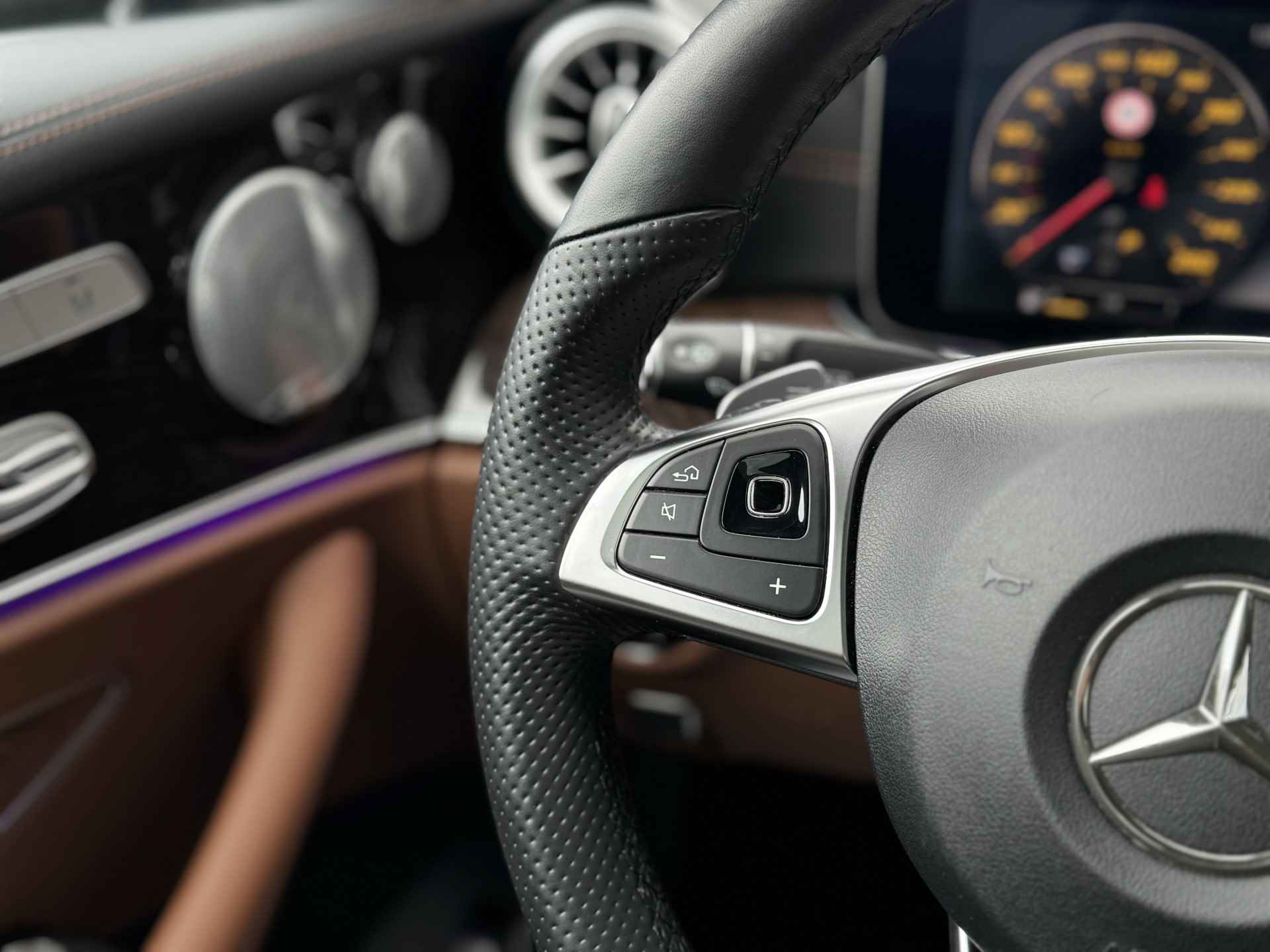 Mercedes-Benz E-Klasse Coupé 200 AMG | Panorama | Widescreen | Burmester | Memory | Leder | 20" AMG | - 6/25