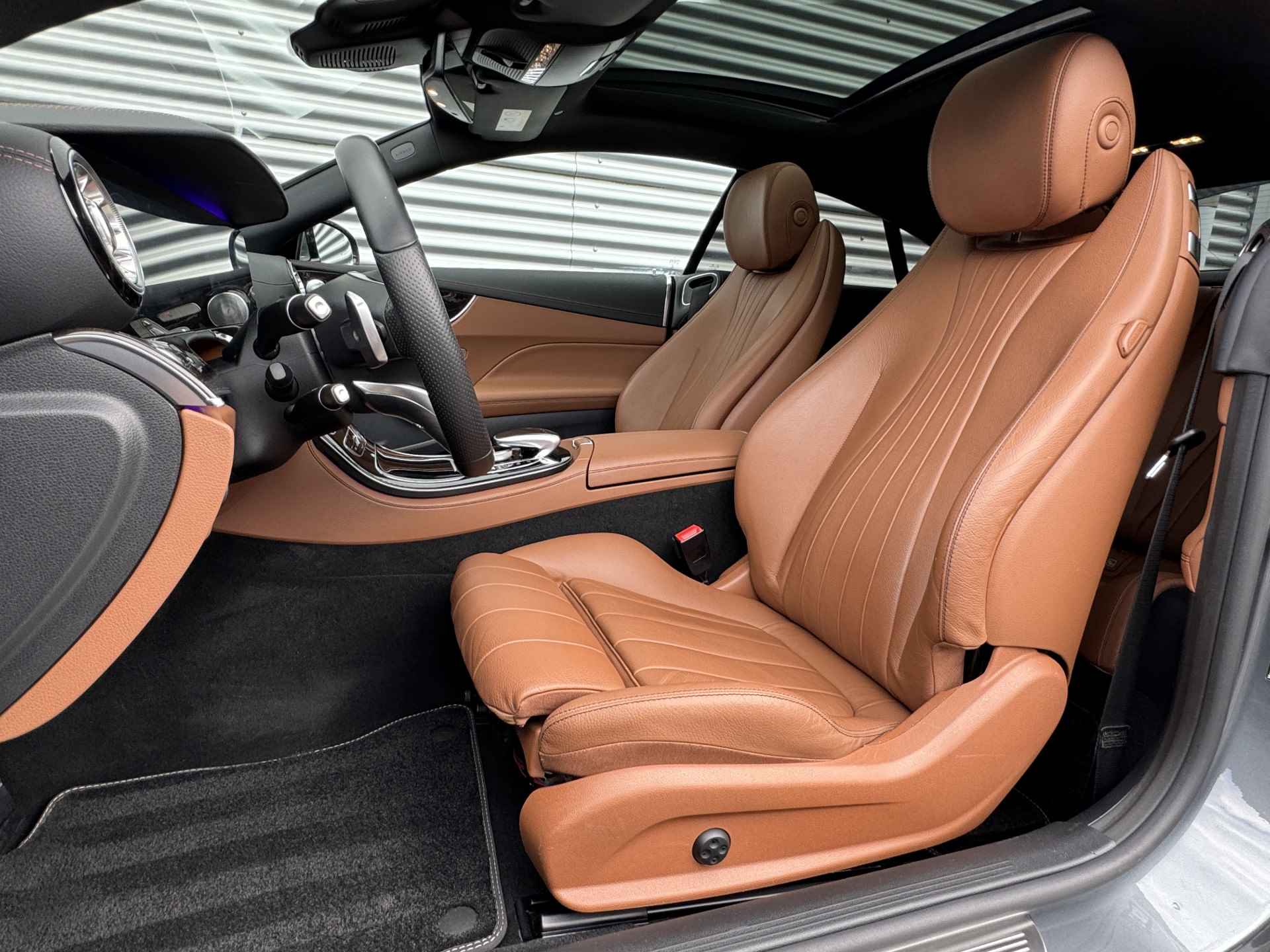 Mercedes-Benz E-Klasse Coupé 200 AMG | Panorama | Widescreen | Burmester | Memory | Leder | 20" AMG | - 22/25