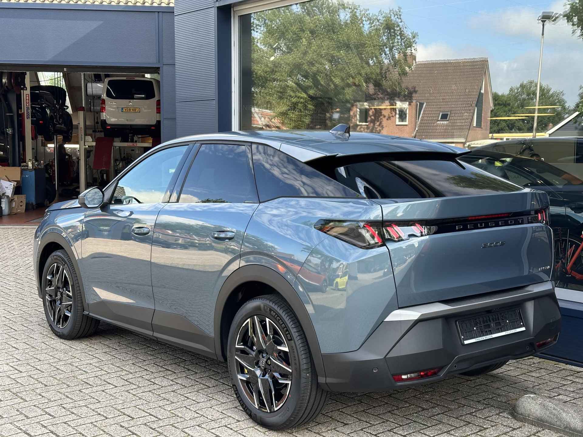 Peugeot 3008 1.2 Hybrid 136 Allure | Nieuw Model 3008 | Snel Leverbaar | Panorama Navigatie | Pack 360 Vision & Drive Assist | Climate Control | Keyless Entry | LED Verlichting | Camera | Half Lederen bekleding | 19 Inch Lichtmetalen Velgen | - 4/50