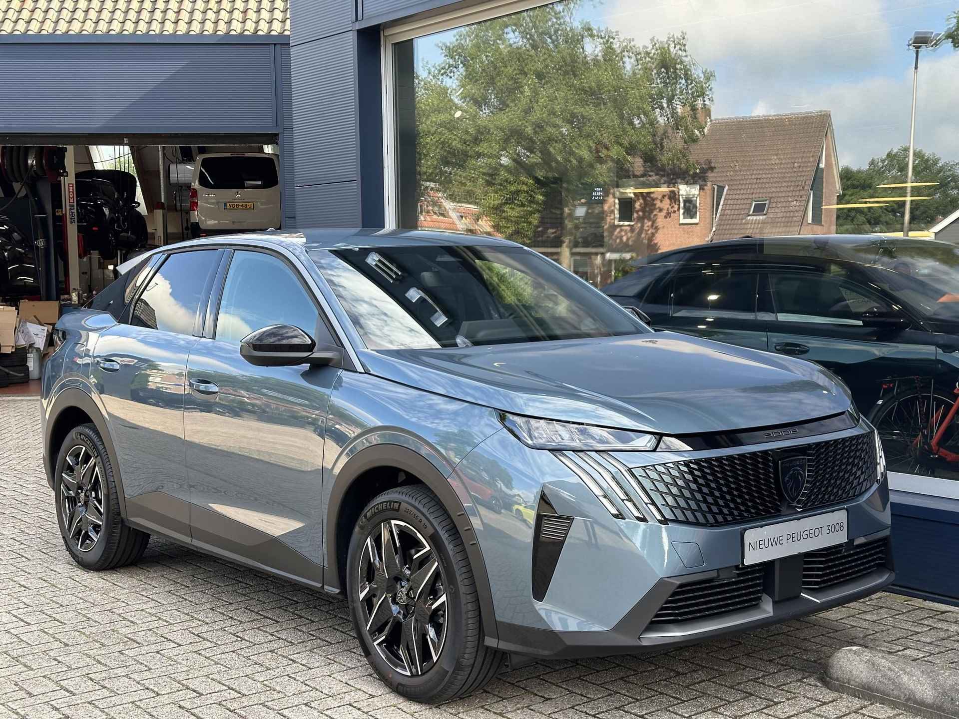 Peugeot 3008 1.2 Hybrid 136 Allure | Nieuw Model 3008 | Snel Leverbaar | Panorama Navigatie | Pack 360 Vision & Drive Assist | Climate Control | Keyless Entry | LED Verlichting | Camera | Half Lederen bekleding | 19 Inch Lichtmetalen Velgen | - 6/50