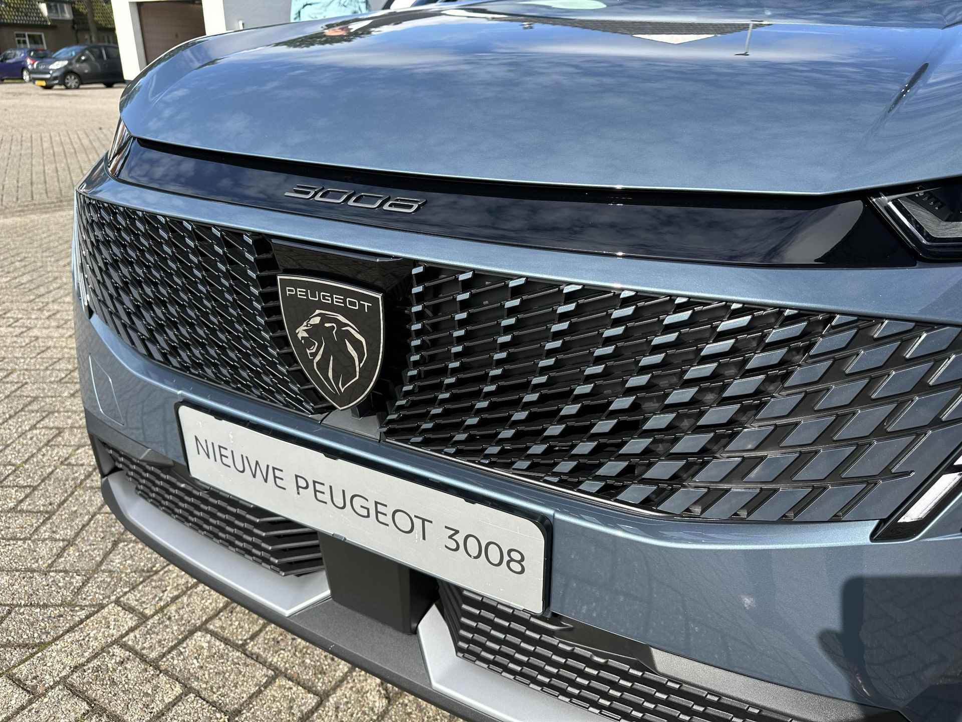 Peugeot 3008 1.2 Hybrid 136 Allure | Nieuw Model 3008 | Snel Leverbaar | Panorama Navigatie | Pack 360 Vision & Drive Assist | Climate Control | Keyless Entry | LED Verlichting | Camera | Half Lederen bekleding | 19 Inch Lichtmetalen Velgen | - 30/50