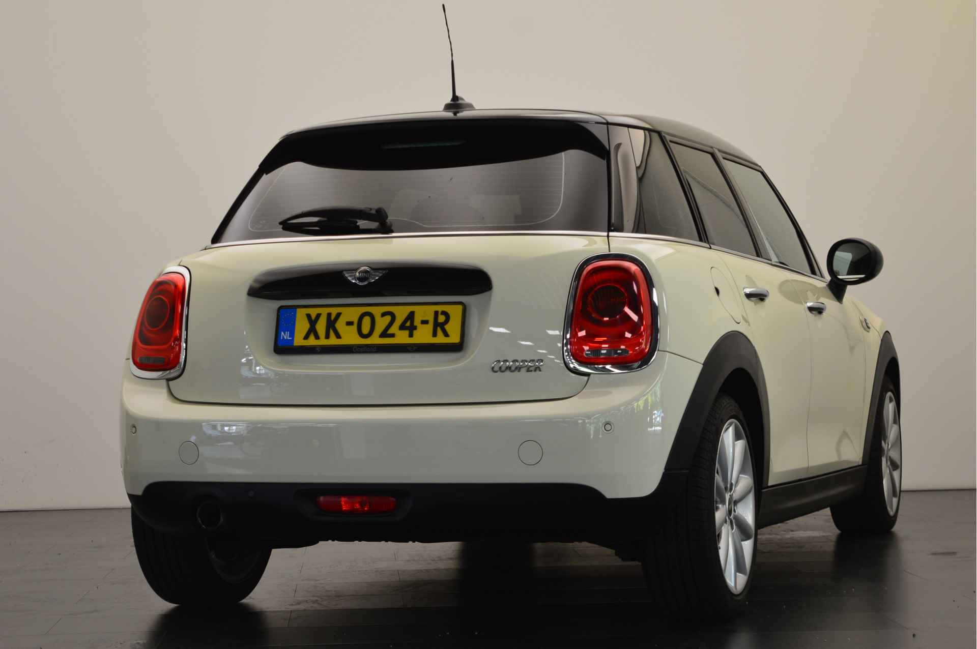 MINI Hatchback Cooper Chili Automaat / Sportstoelen / LED / Park Assistant / Stoelverwarming / Cruise Control - 4/21