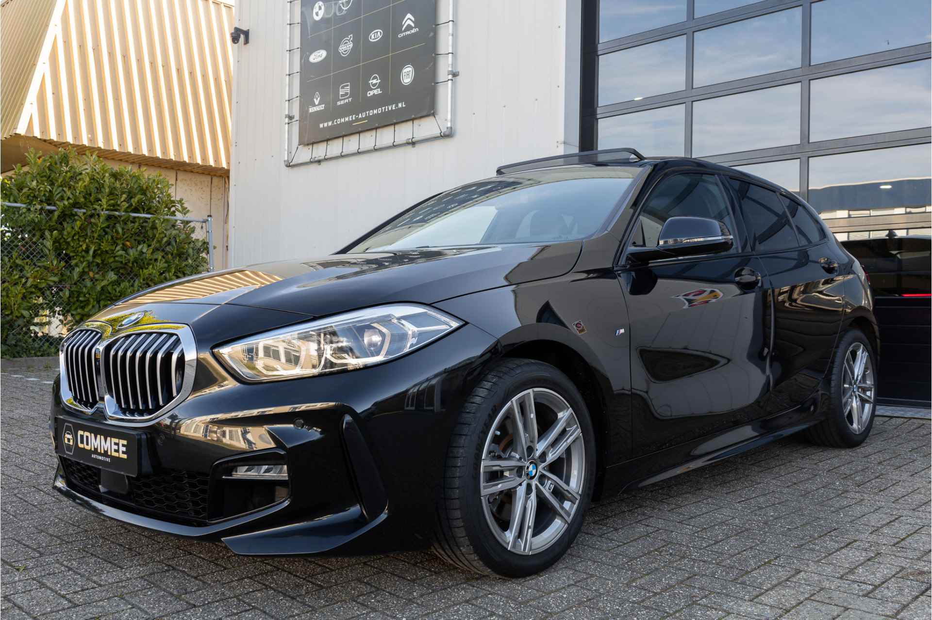 BMW 1-serie 118i M Sport ✅ALS NIEUW! ✅PANO✅BTW✅Dealeronderhouden✅1JaarBOVAG - 6/30