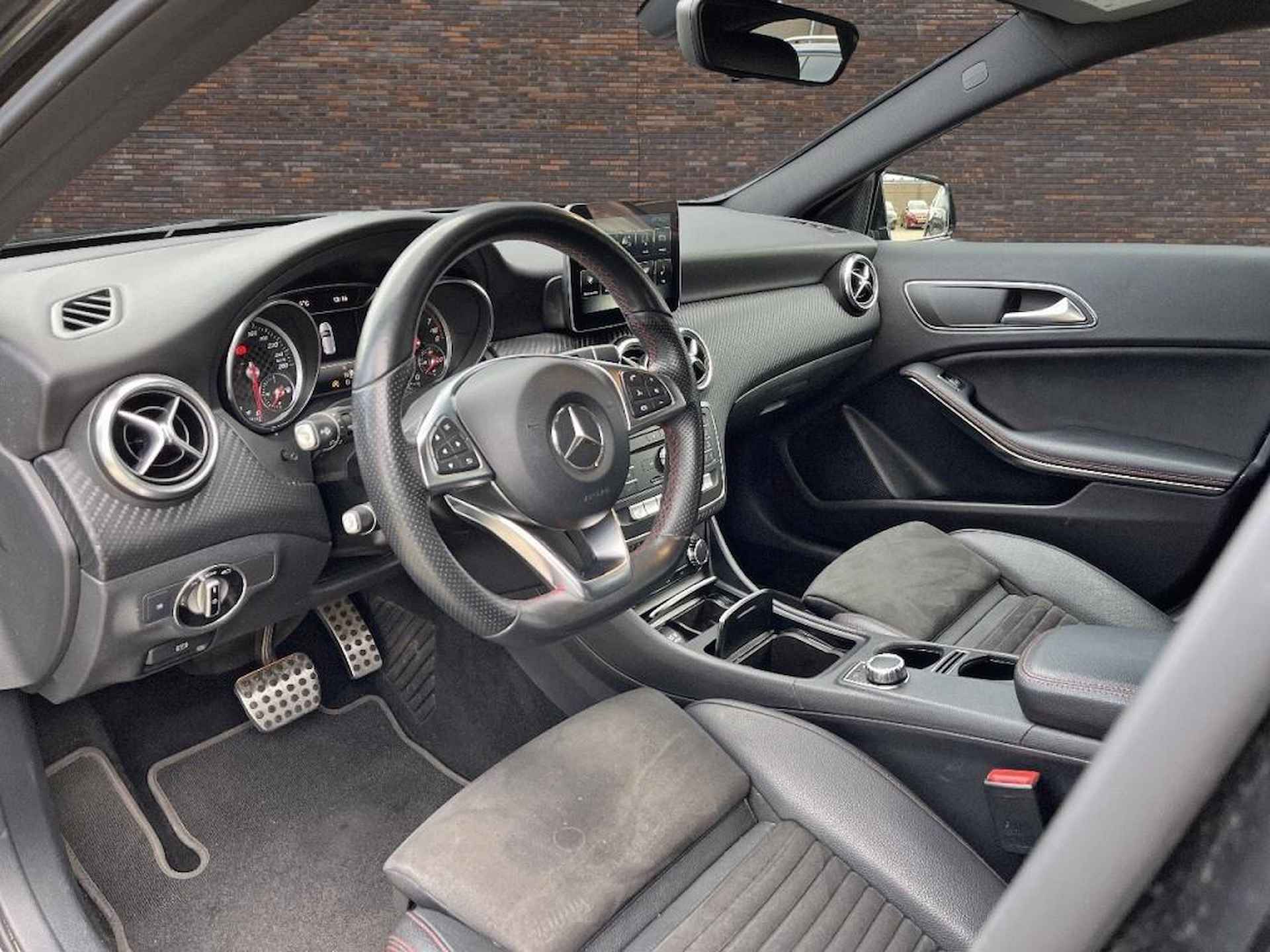 Mercedes-Benz A-Klasse 180 AMG NAVIGATIE LMV SPORTSTOELNE LED - 5/36