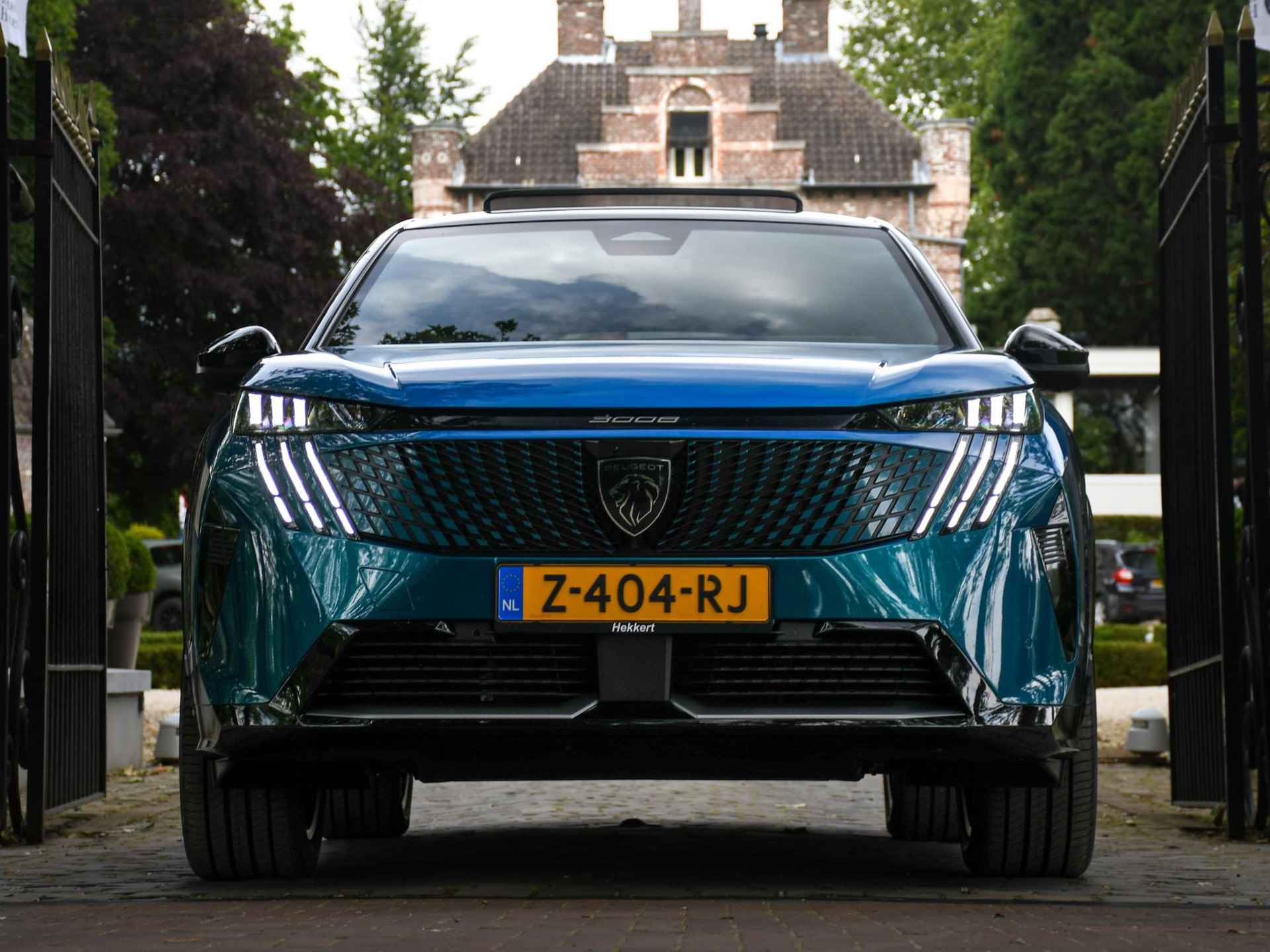 Peugeot e-3008 GT 73 kWh 213pk Automaat ADAPT. CRUISE | SCHUIF-DAK | 20''LM | PDC + 360º CAM. | STANDKACHEL | DODE HOEK | DAB - 48/64