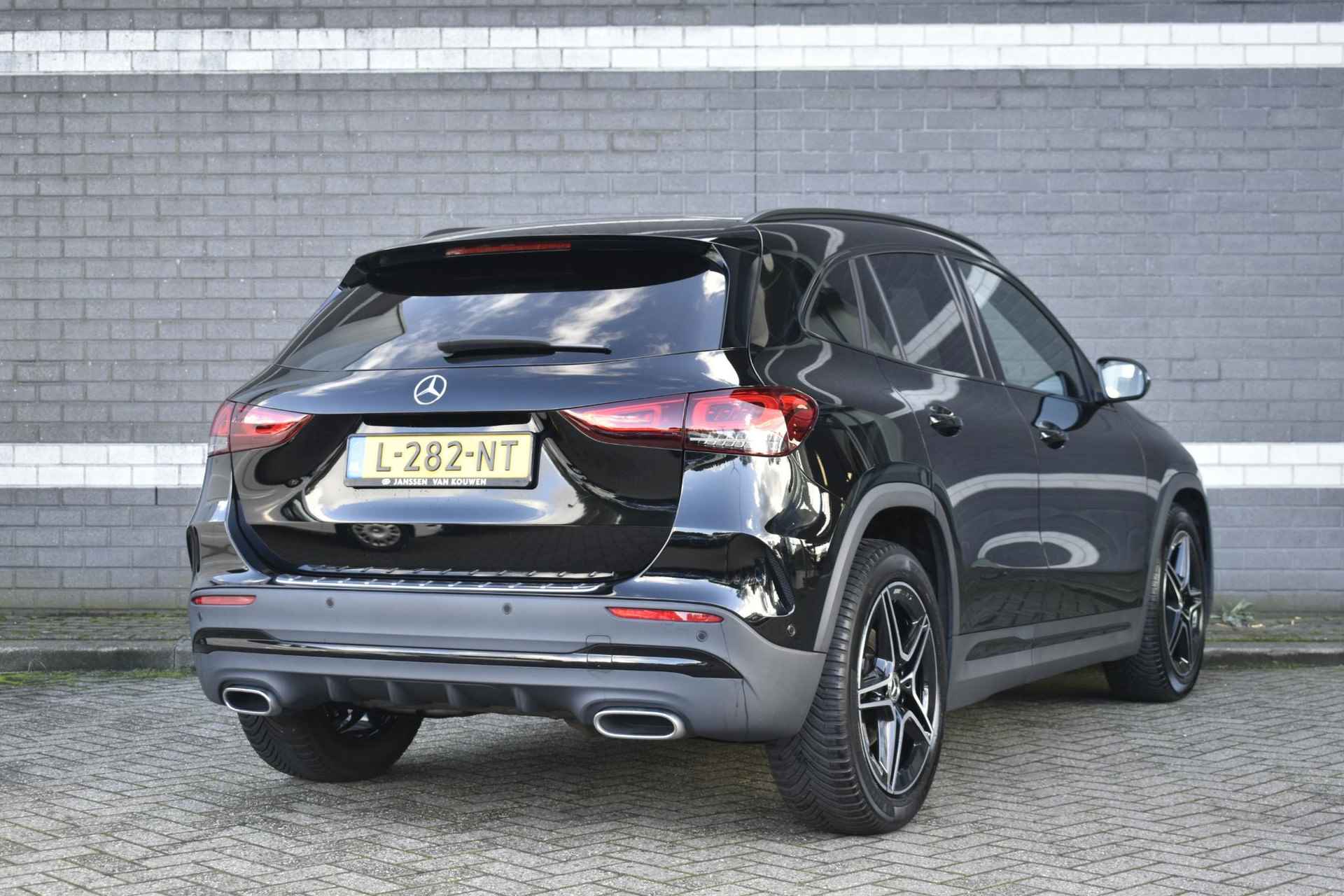 Mercedes-Benz GLA-klasse 180 Business Solution AMG / Widescreen / Navigatie / Stoelverwarming / Camera - 2/45