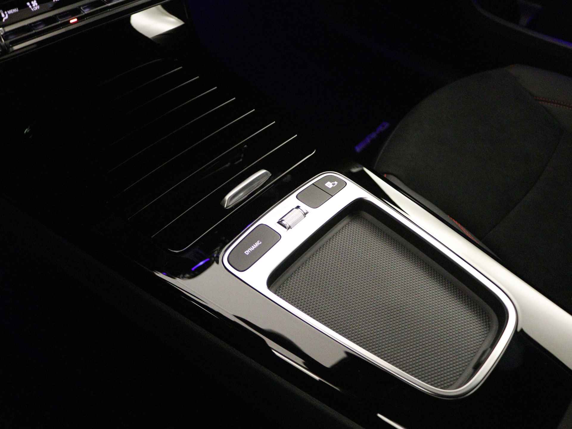 Mercedes-Benz A-Klasse 250 e AMG Line | Premium Pack | Rijassistentiepakket | Nightpakket | KEYLESS GO-comfortpakket | Extra USB-poorten | Sfeerverlichting | MBUX augmented reality voor navigatie | - 10/37