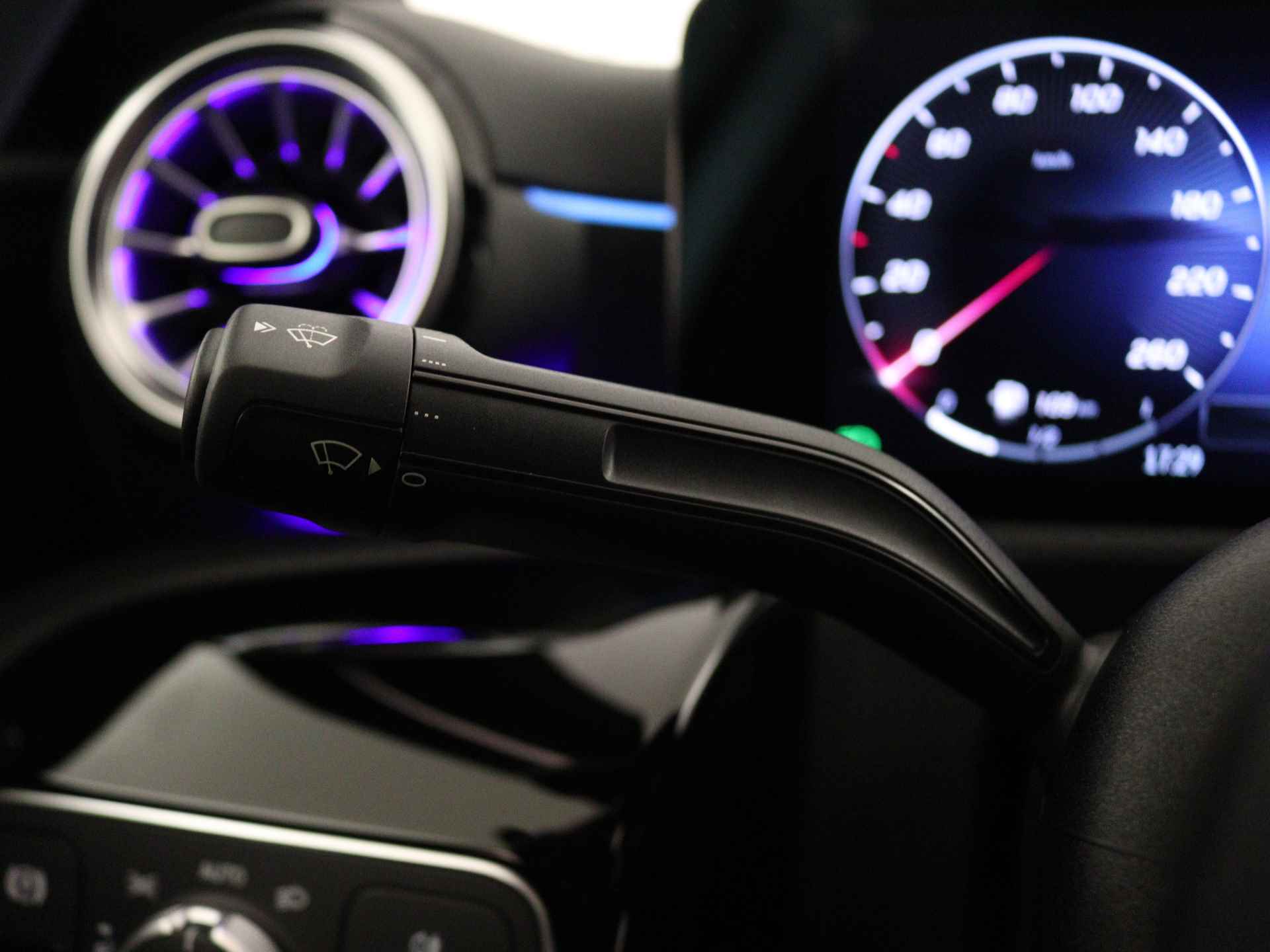 Mercedes-Benz A-Klasse 250 e AMG Line | Premium Pack | Rijassistentiepakket | Nightpakket | KEYLESS GO-comfortpakket | Extra USB-poorten | Sfeerverlichting | MBUX augmented reality voor navigatie | - 17/37