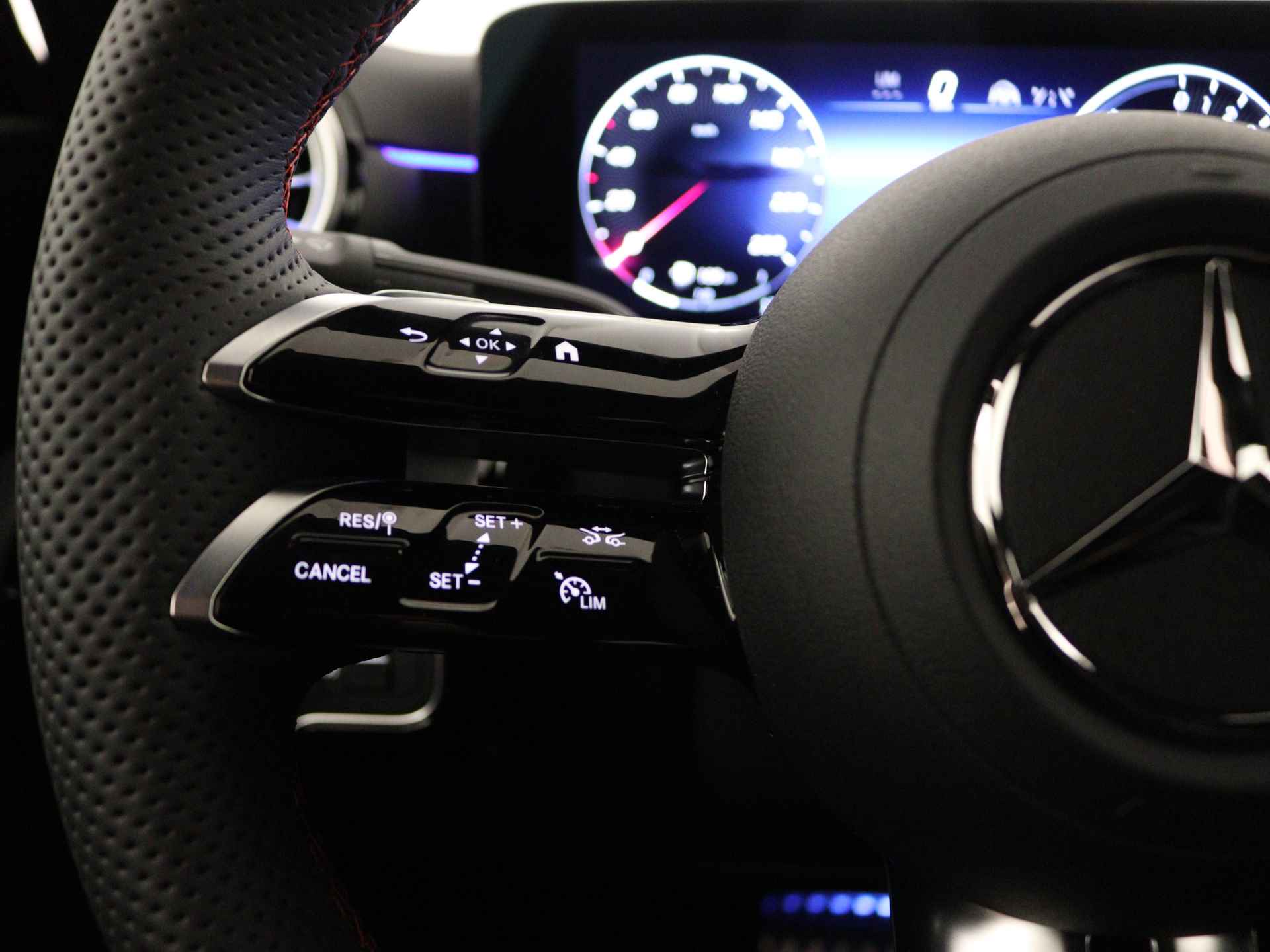 Mercedes-Benz A-Klasse 250 e AMG Line | Premium Pack | Rijassistentiepakket | Nightpakket | KEYLESS GO-comfortpakket | Extra USB-poorten | Sfeerverlichting | MBUX augmented reality voor navigatie | - 19/37