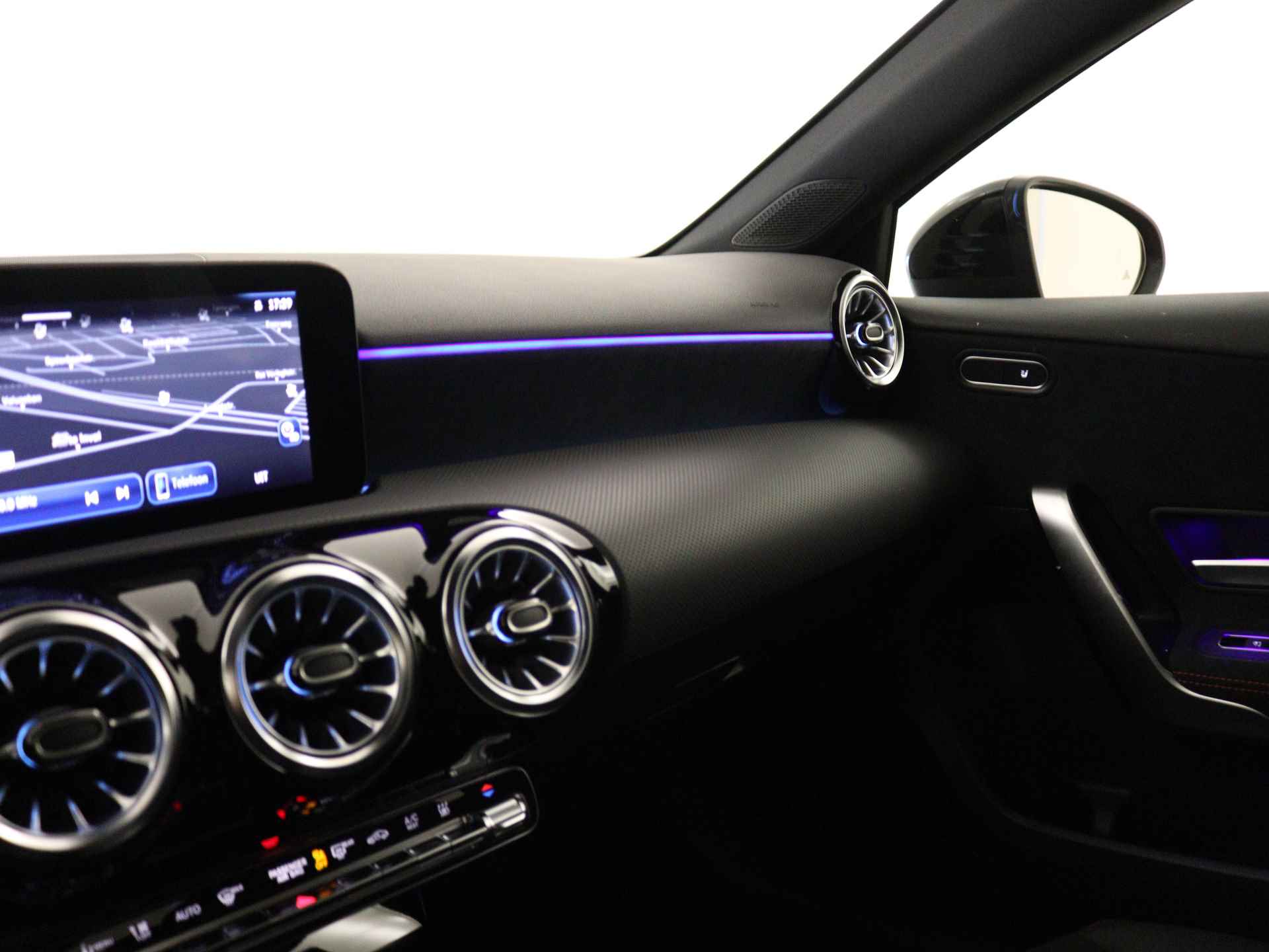 Mercedes-Benz A-Klasse 250 e AMG Line | Premium Pack | Rijassistentiepakket | Nightpakket | KEYLESS GO-comfortpakket | Extra USB-poorten | Sfeerverlichting | MBUX augmented reality voor navigatie | - 21/37