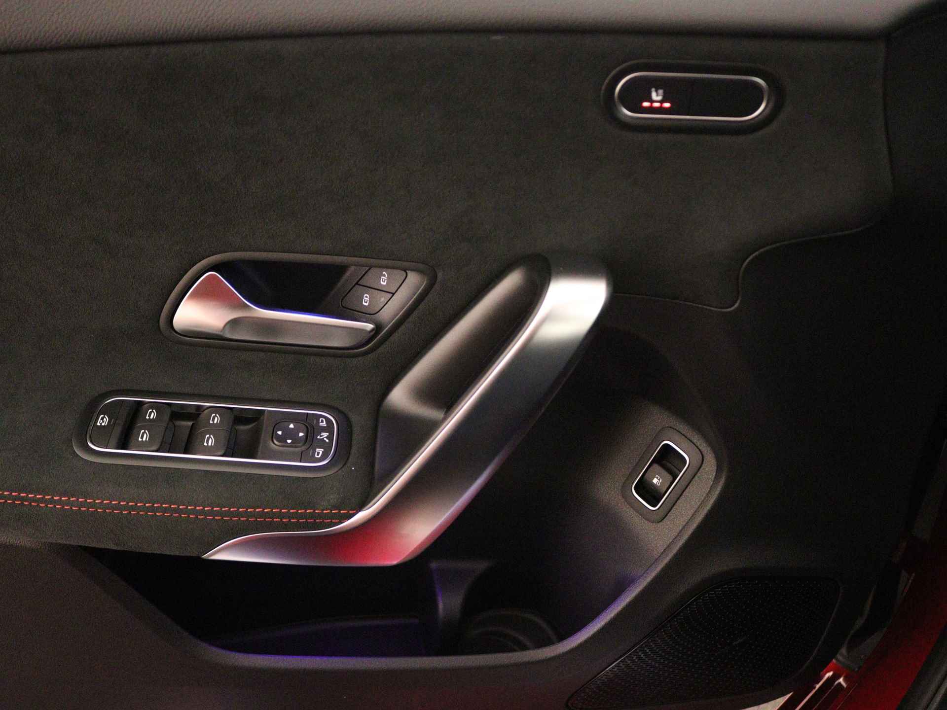 Mercedes-Benz A-Klasse 250 e AMG Line | Premium Pack | Rijassistentiepakket | Nightpakket | KEYLESS GO-comfortpakket | Extra USB-poorten | Sfeerverlichting | MBUX augmented reality voor navigatie | - 27/37