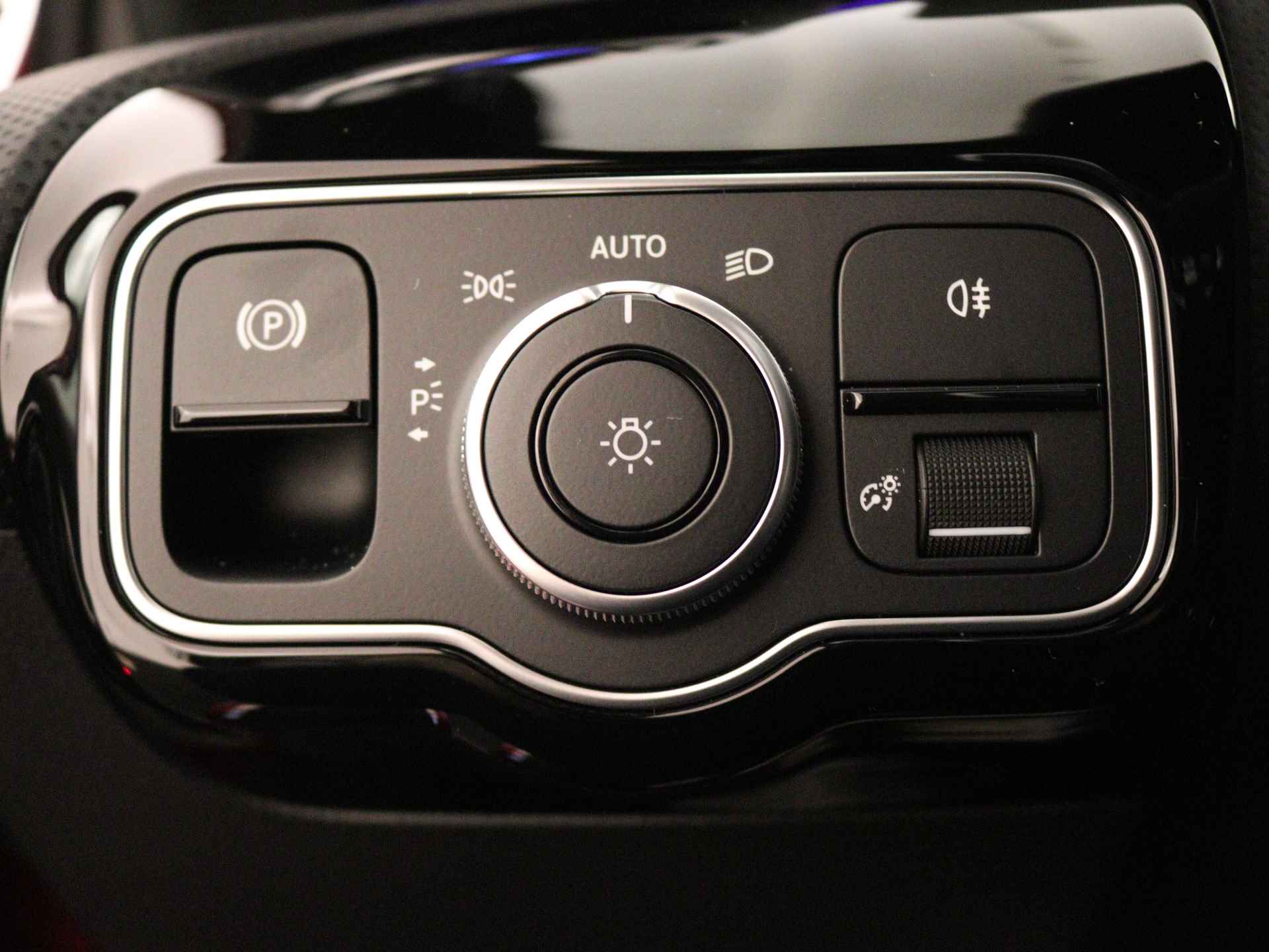 Mercedes-Benz A-Klasse 250 e AMG Line | Premium Pack | Rijassistentiepakket | Nightpakket | KEYLESS GO-comfortpakket | Extra USB-poorten | Sfeerverlichting | MBUX augmented reality voor navigatie | - 28/37