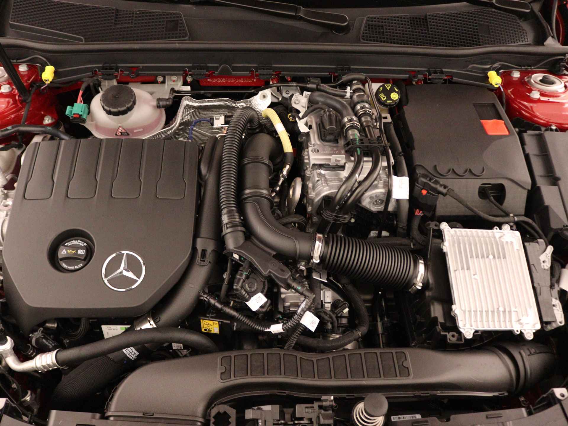 Mercedes-Benz A-Klasse 250 e AMG Line | Premium Pack | Rijassistentiepakket | Nightpakket | KEYLESS GO-comfortpakket | Extra USB-poorten | Sfeerverlichting | MBUX augmented reality voor navigatie | - 34/37