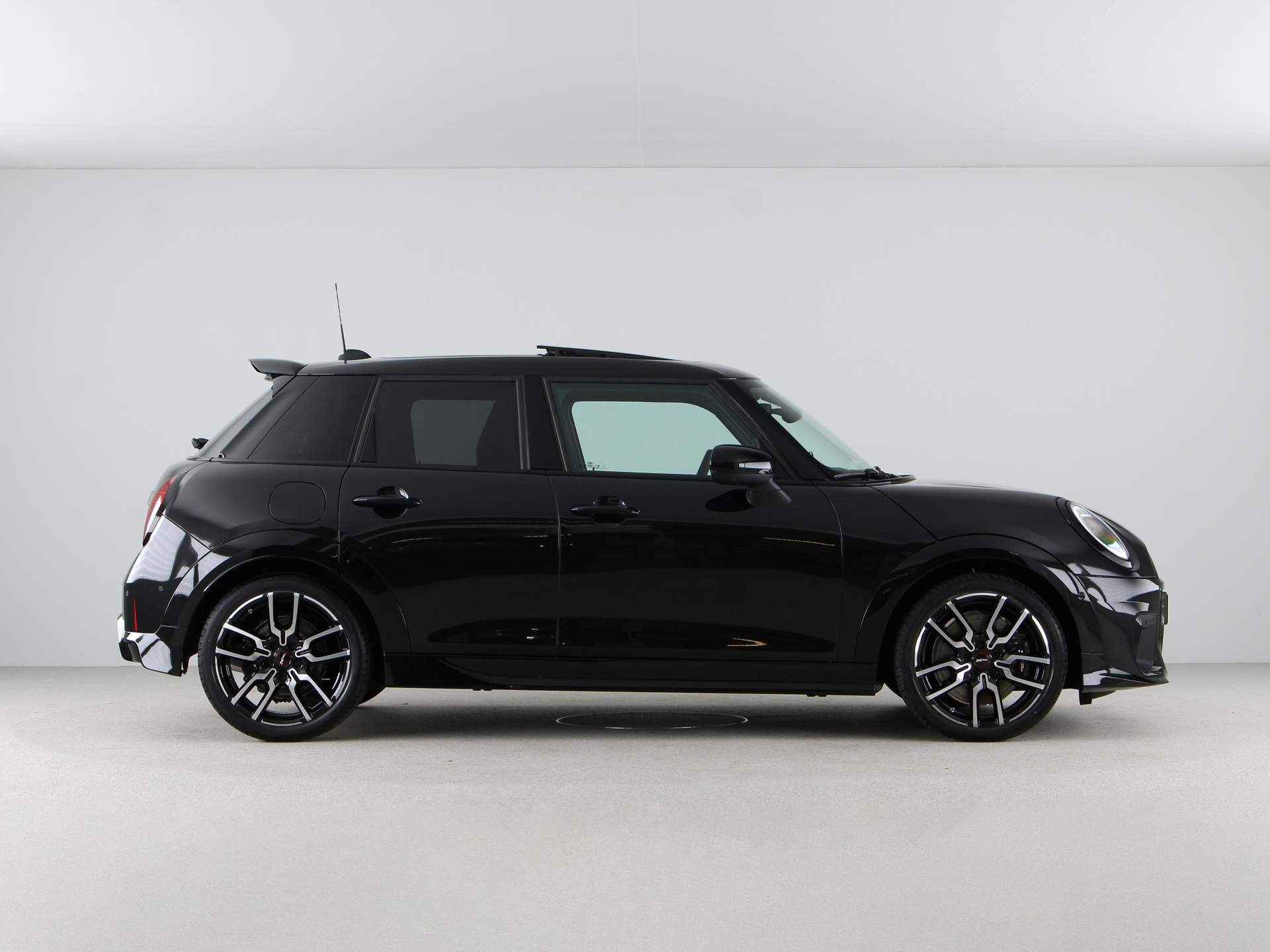 MINI Cooper 5-deurs S John Cooper Works Pakket XL PRIVATE LEASE EUR 738,- (48 mnd/10.000 km) - 9/28