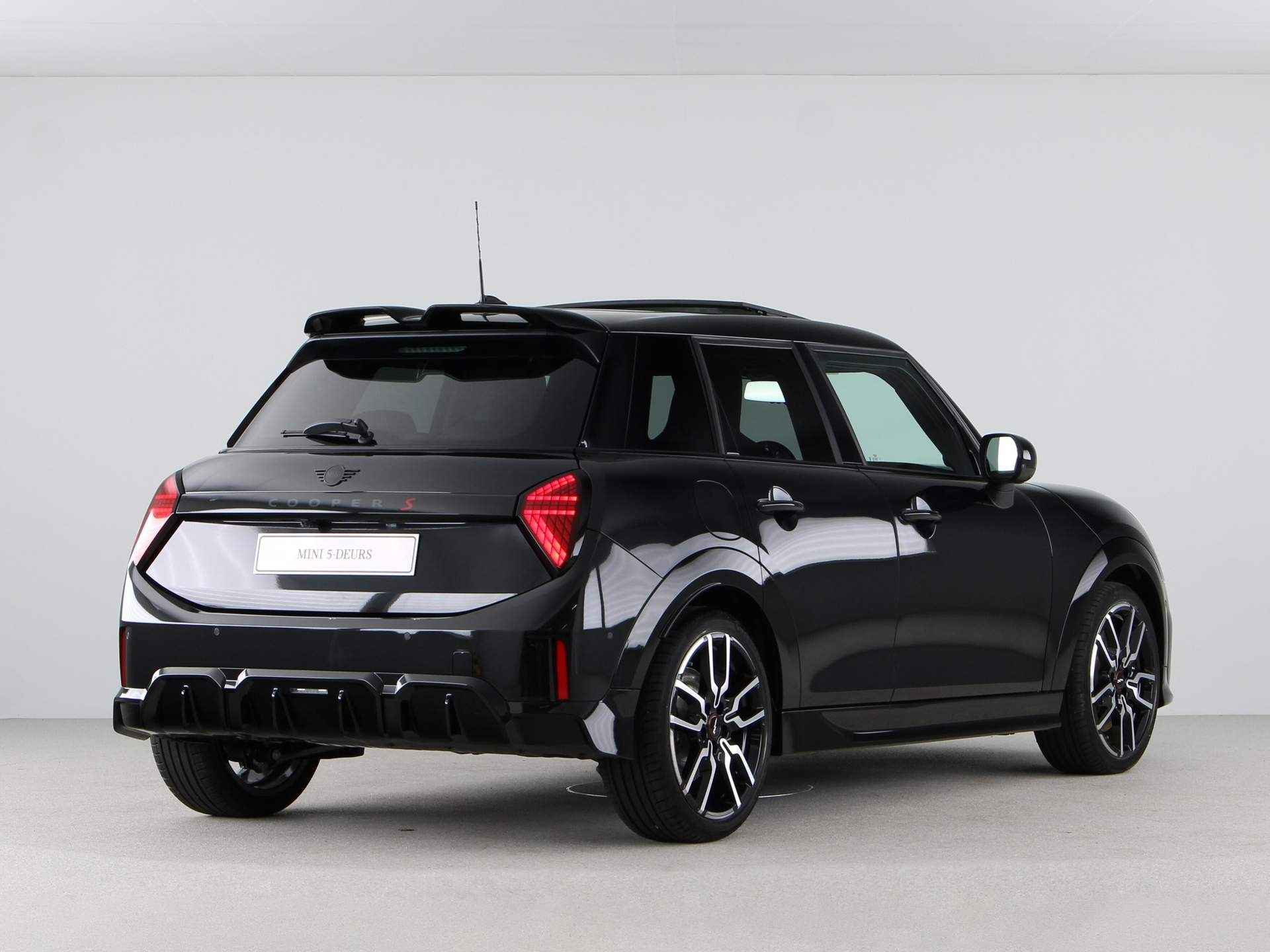 MINI Cooper 5-deurs S John Cooper Works Pakket XL PRIVATE LEASE EUR 738,- (48 mnd/10.000 km) - 10/28