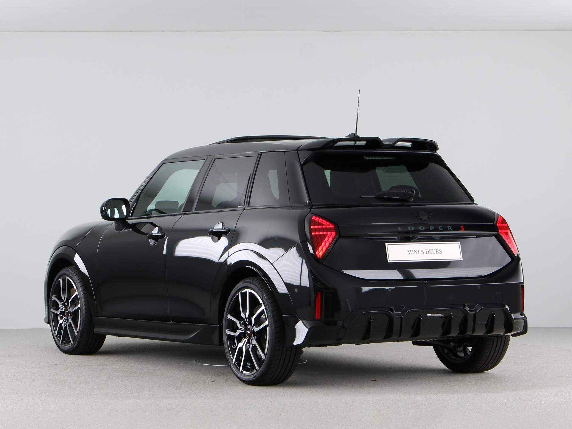 MINI Cooper 5-deurs S John Cooper Works Pakket XL PRIVATE LEASE EUR 738,- (48 mnd/10.000 km) - 12/28