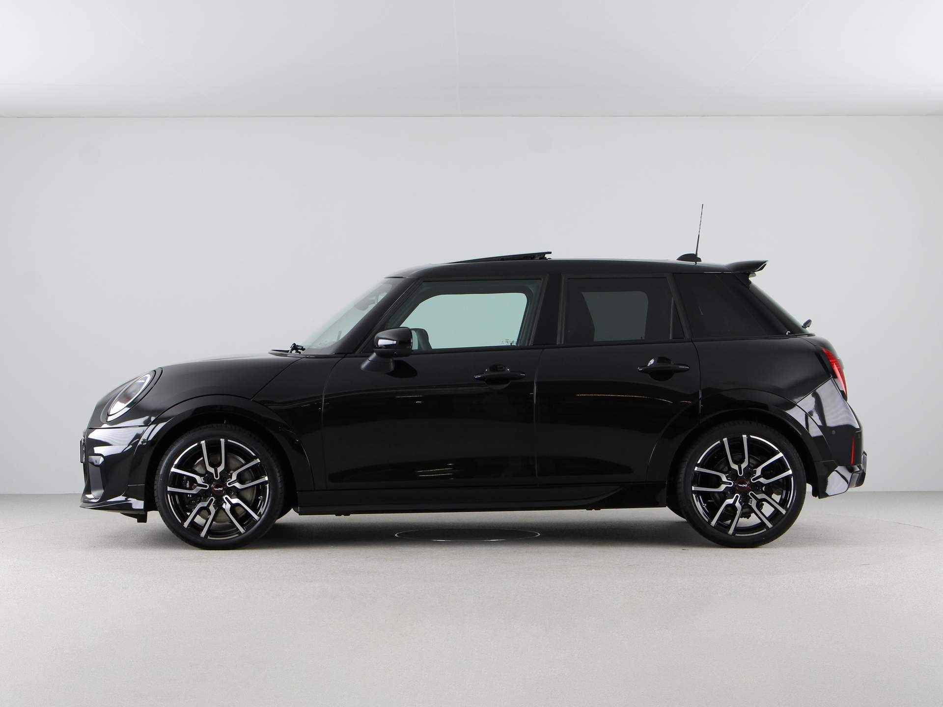 MINI Cooper 5-deurs S John Cooper Works Pakket XL PRIVATE LEASE EUR 738,- (48 mnd/10.000 km) - 13/28